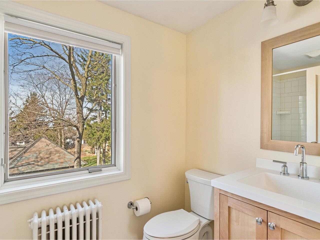 Burlington, Vermont, 05401, United States, 3 Bedrooms Bedrooms, ,2 BathroomsBathrooms,Residential,For Sale,1777019