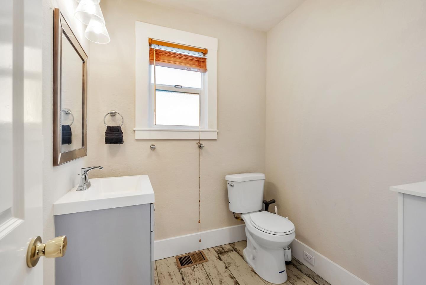 Oakland, California, 94601, United States, 2 Bedrooms Bedrooms, ,2 BathroomsBathrooms,Residential,For Sale,1901407