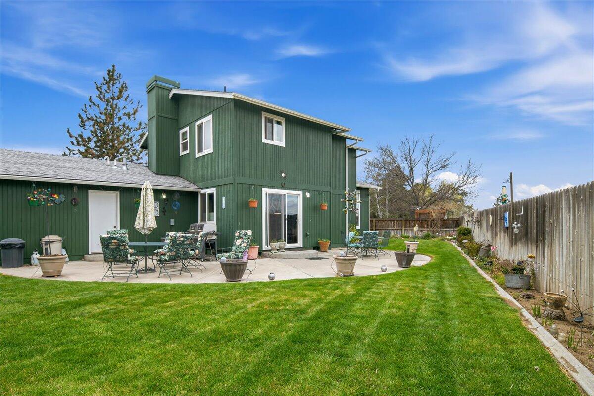 Redmond, Oregon, 97756, United States, 4 Bedrooms Bedrooms, ,2 BathroomsBathrooms,Residential,For Sale,2039824