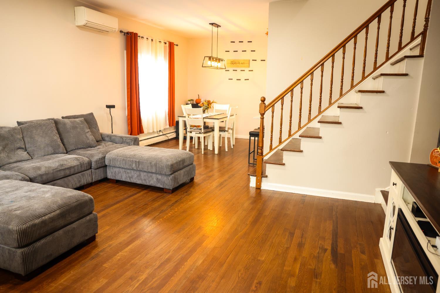 Fords, New Jersey, 08863, United States, 4 Bedrooms Bedrooms, ,2 BathroomsBathrooms,Residential,For Sale,2000605