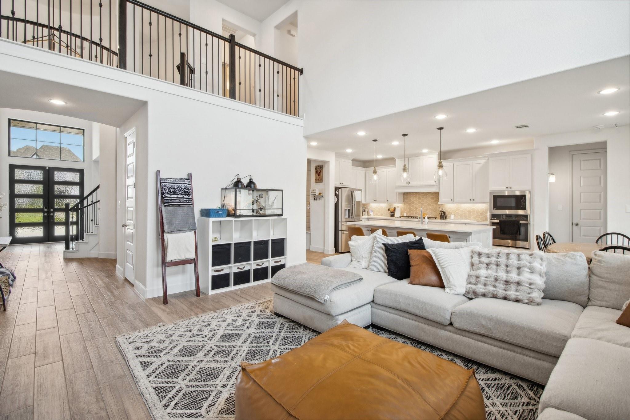 Fulshear, Texas, 77494, United States, 5 Bedrooms Bedrooms, ,5 BathroomsBathrooms,Residential,For Sale,2005391