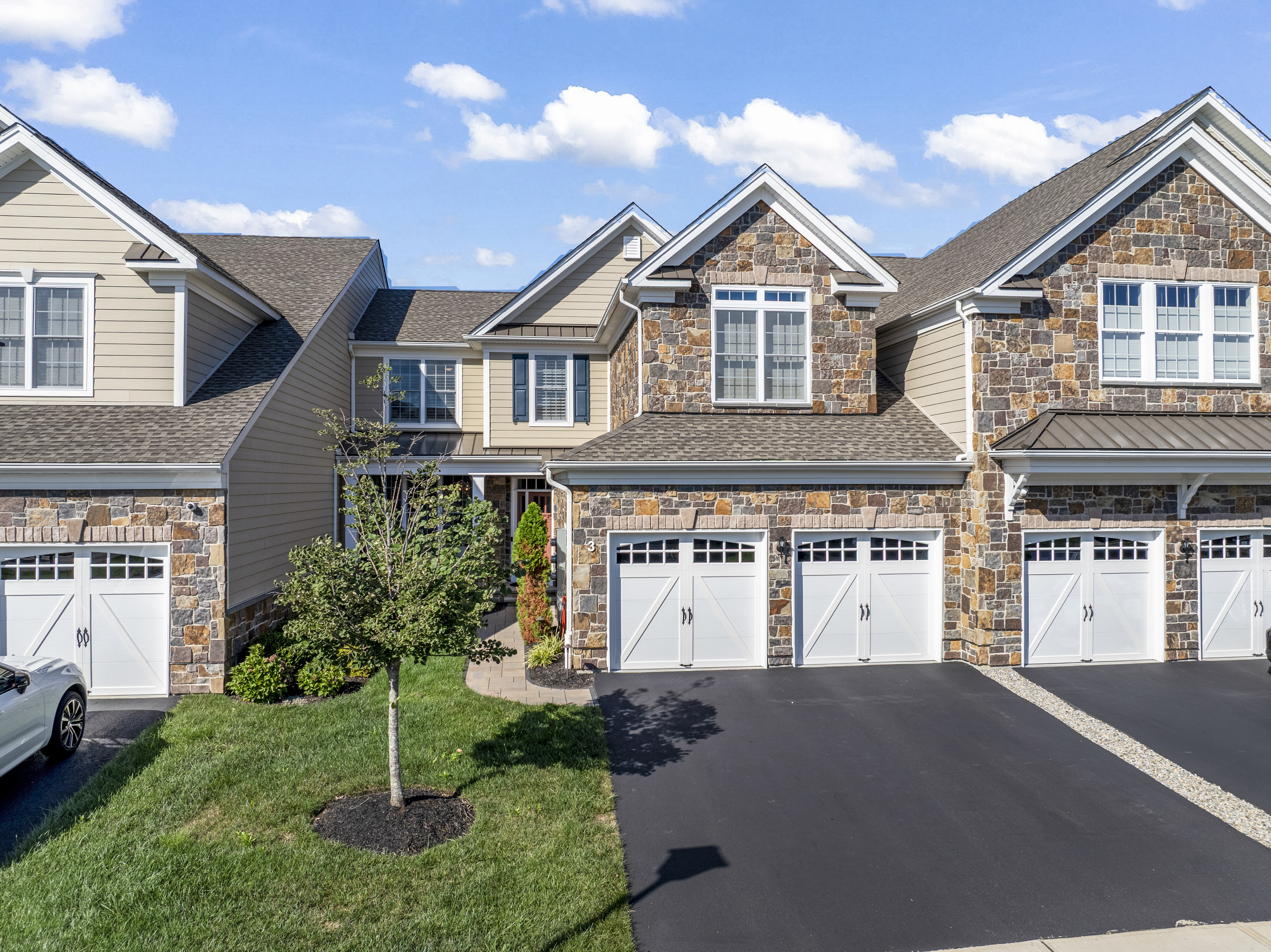 Holmdel, New Jersey, 07733, United States, 3 Bedrooms Bedrooms, ,4 BathroomsBathrooms,Residential,For Sale,1923321