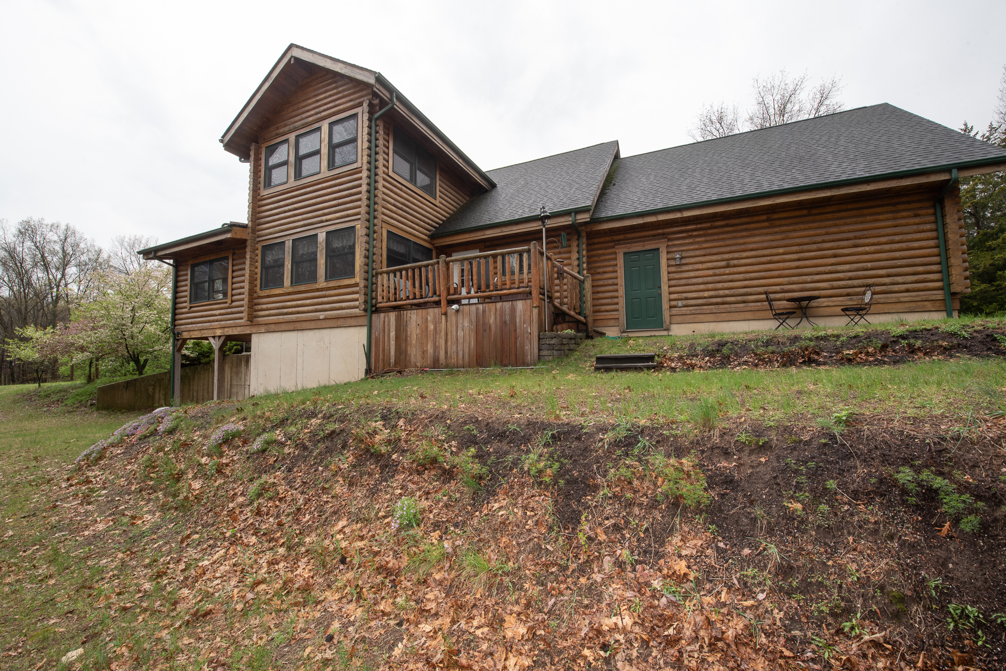  Custom Log Home Located on 2.7 Acres - 物件實景