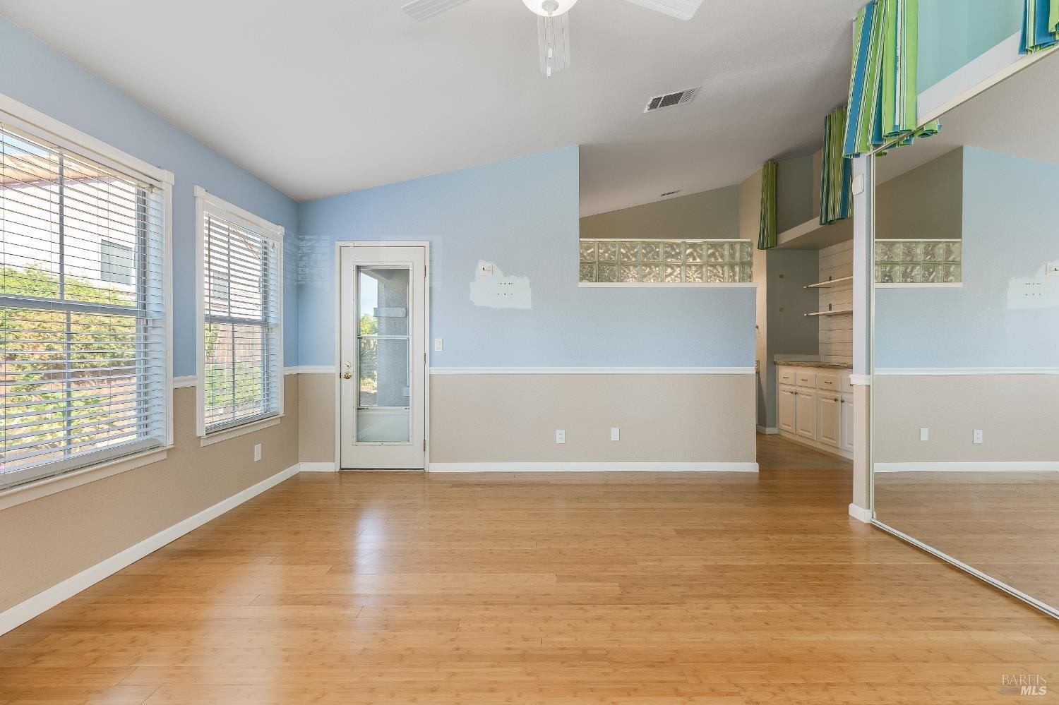 Vacaville, California, 95687, United States, 3 Bedrooms Bedrooms, ,2 BathroomsBathrooms,Residential,For Sale,1932568