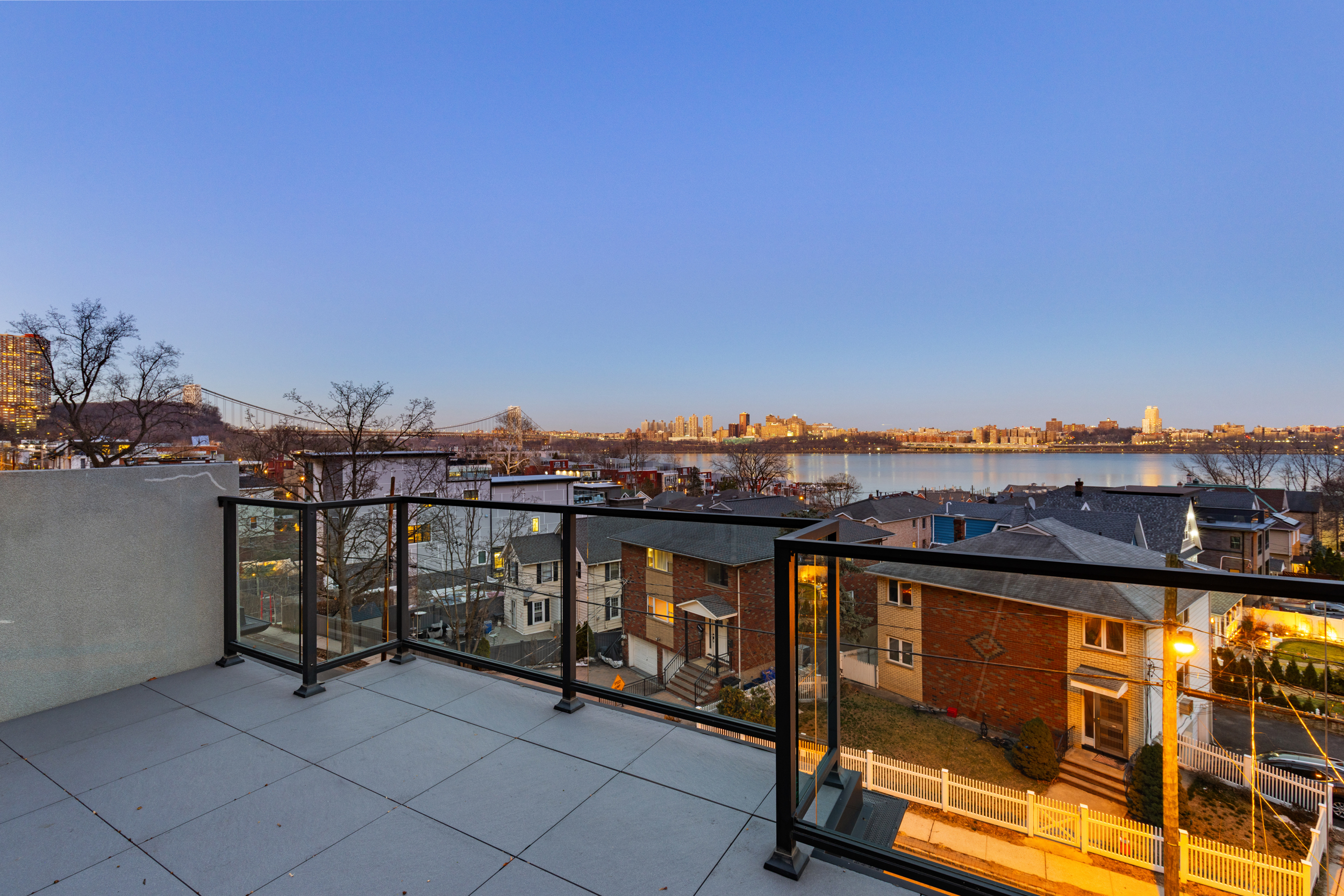  712 Undercliff Avenue, Edgewater, NJ, 07020 - 物件實景