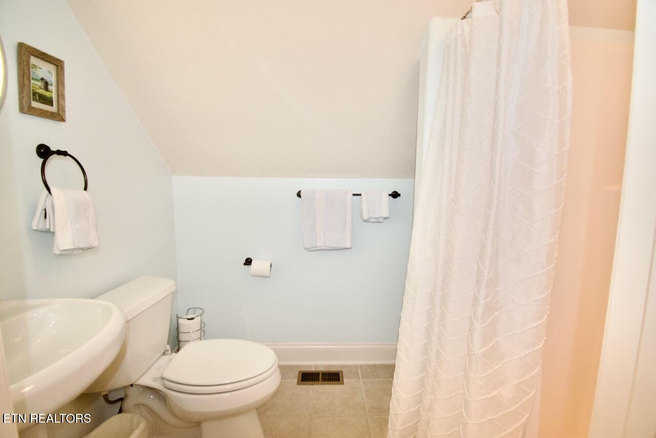 118 Oohleeno Way, Loudon, Tennessee, 37774, United States, 4 Bedrooms Bedrooms, ,3 BathroomsBathrooms,Residential,For Sale,118 Oohleeno Way,1640247