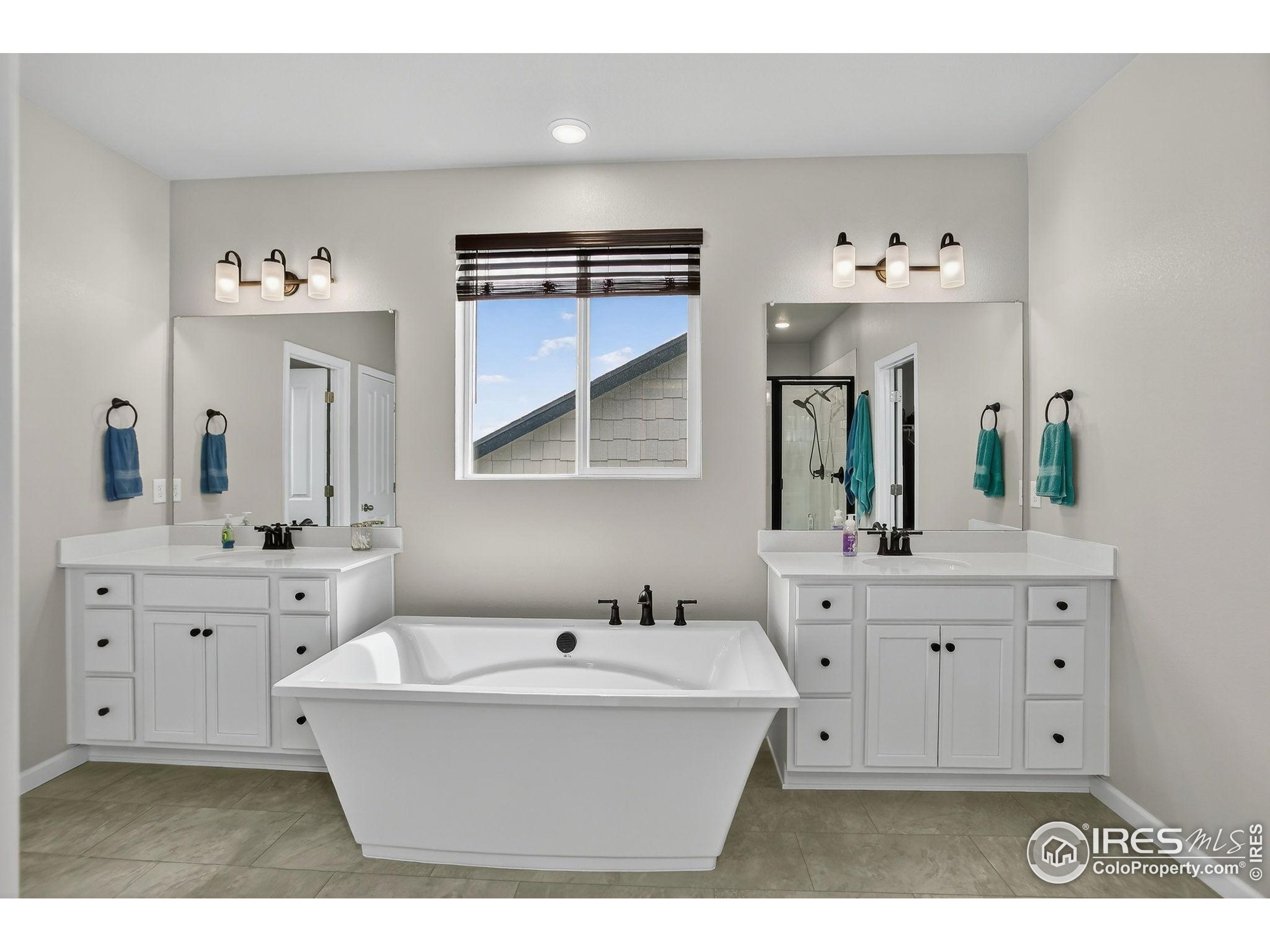 Mead, Colorado, 80542, United States, 5 Bedrooms Bedrooms, ,3 BathroomsBathrooms,Residential,For Sale,1941802