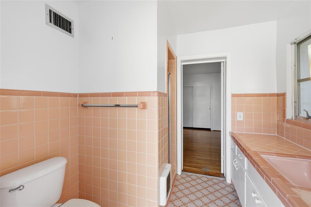 Sarasota, Florida, 34243, United States, 2 Bedrooms Bedrooms, ,2 BathroomsBathrooms,Residential,For Sale,1989484