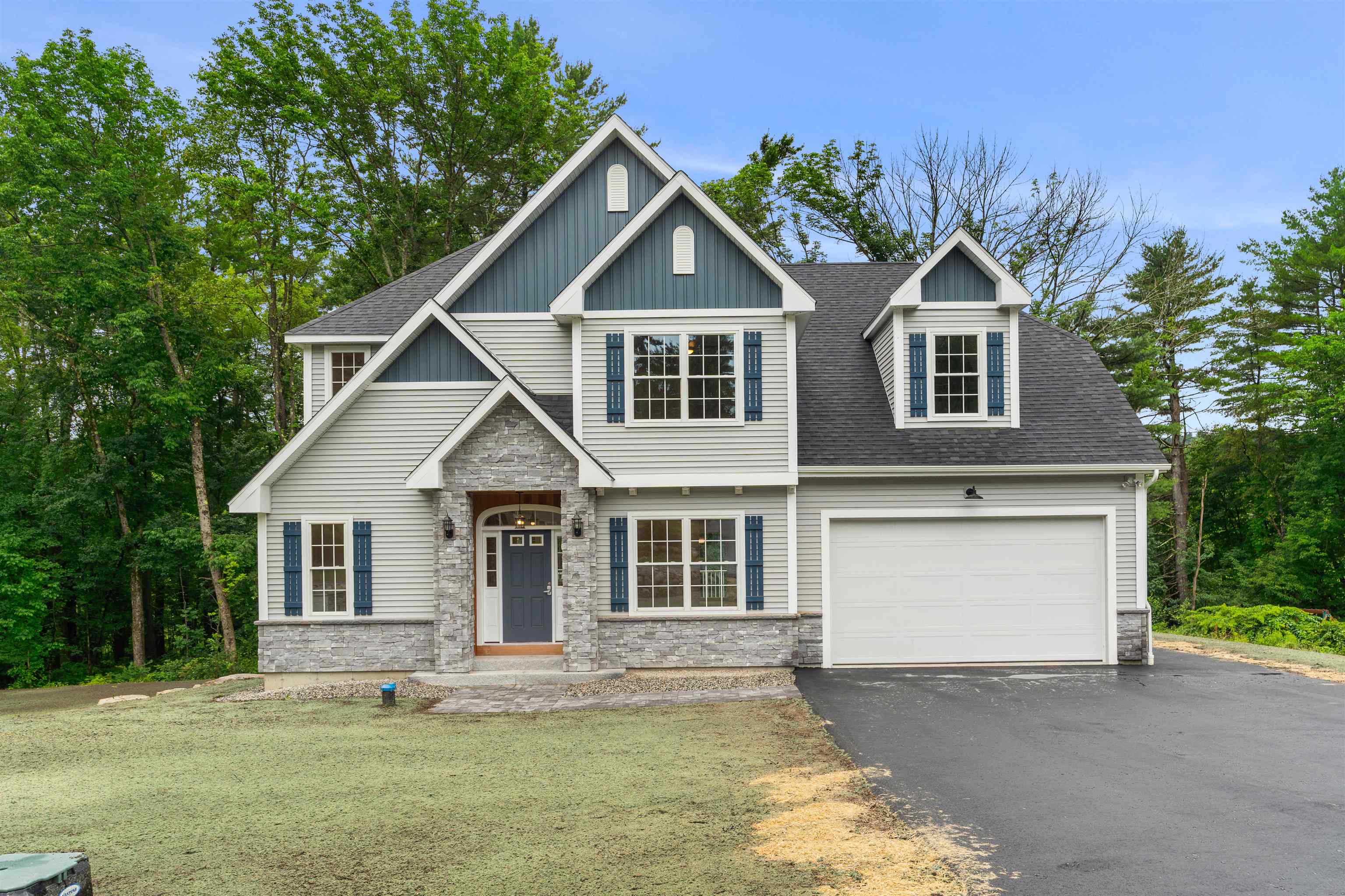 Hooksett, New Hampshire, 03106, United States, 4 Bedrooms Bedrooms, ,3 BathroomsBathrooms,Residential,For Sale,1895985