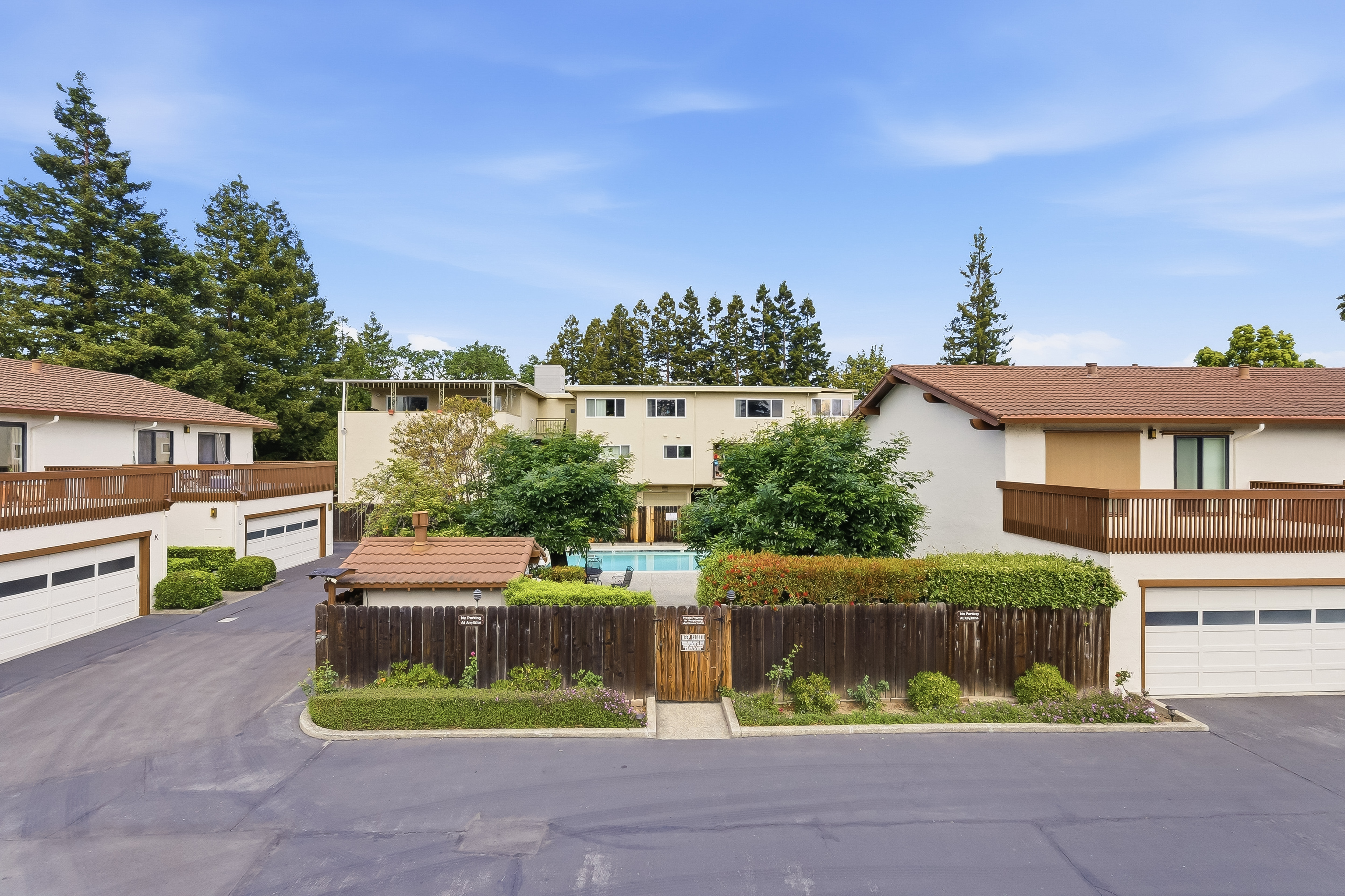  Spanish-Style Townhome in Tranquil Community - 物件實景