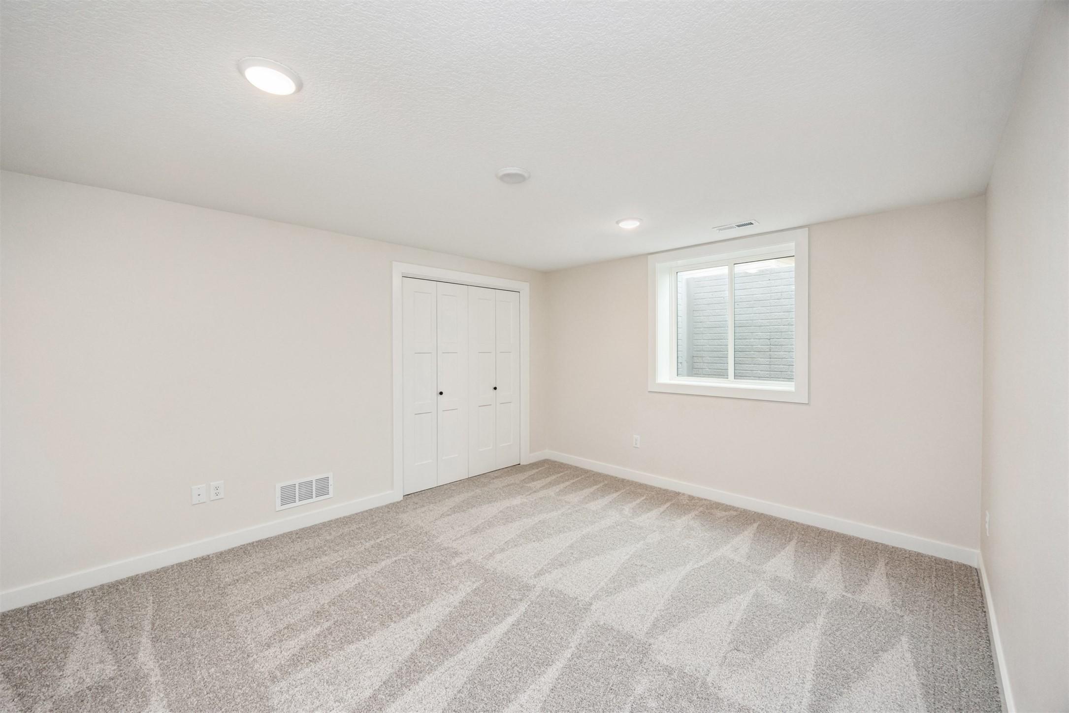Clive, Iowa, 50325, United States, 4 Bedrooms Bedrooms, ,3 BathroomsBathrooms,Residential,For Sale,1928904