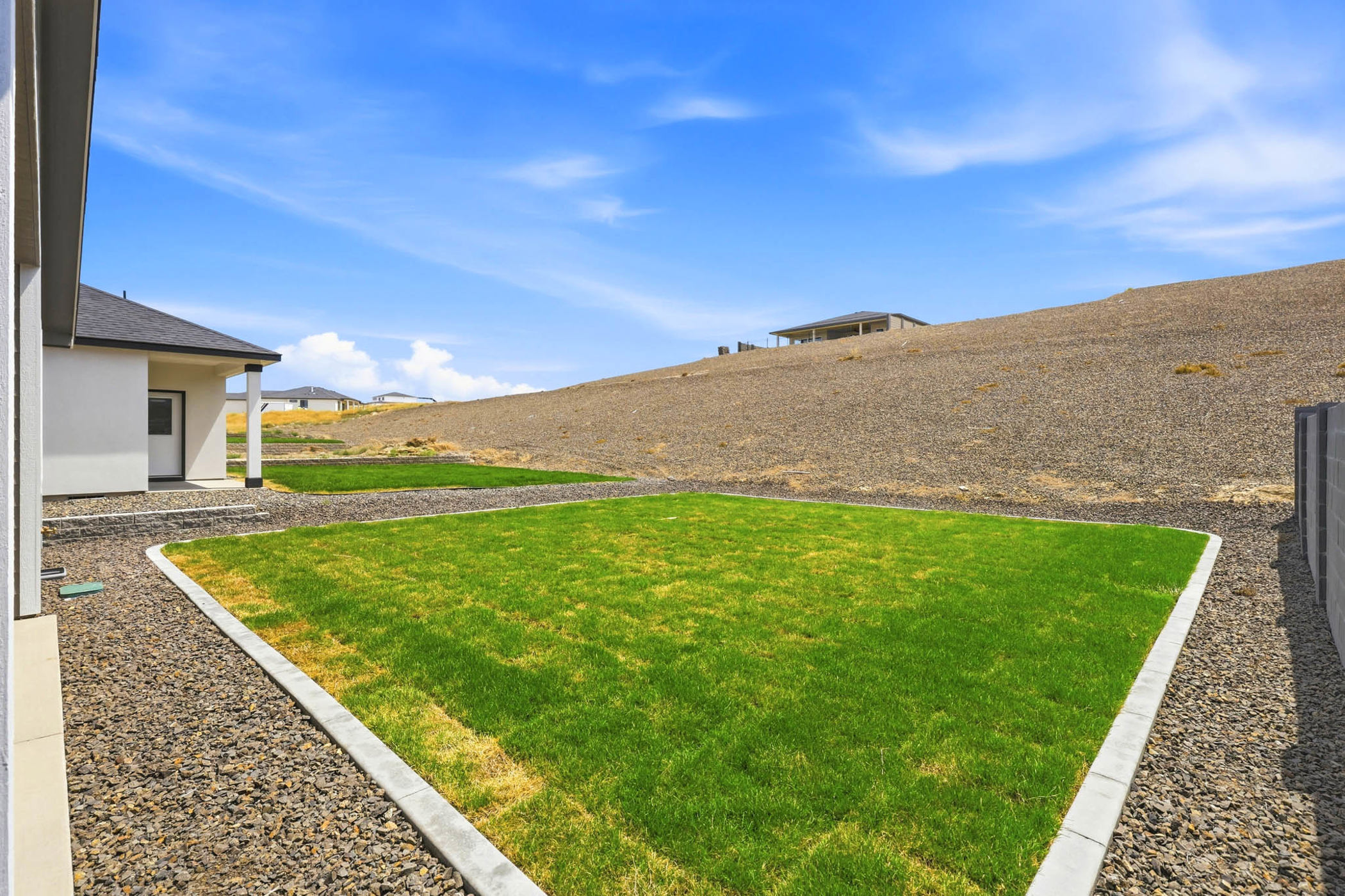  Quality builder, fully landscaped, Brand New - 物件實景
