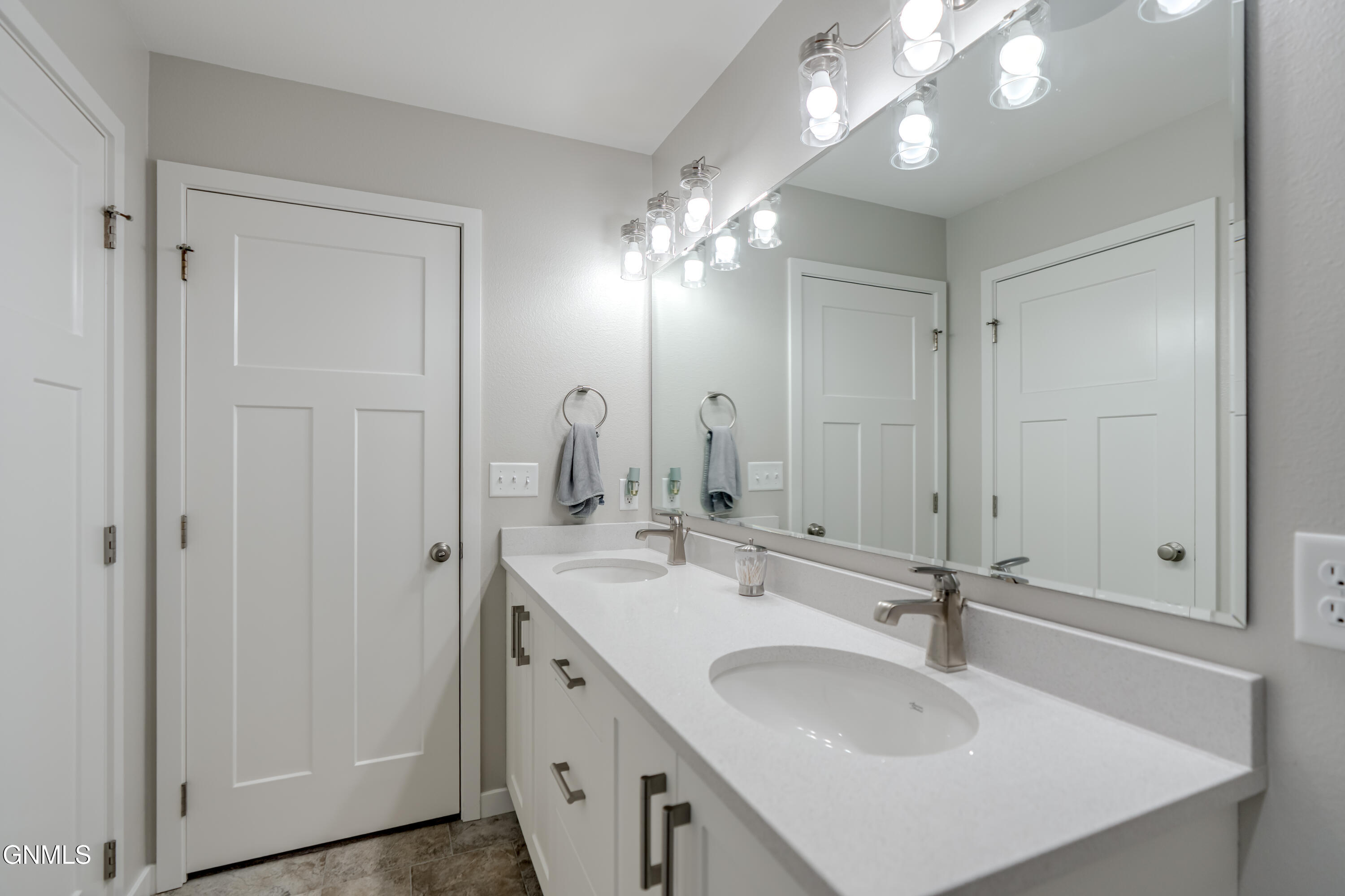 Bismarck, North Dakota, 58504, United States, 5 Bedrooms Bedrooms, ,2 BathroomsBathrooms,Residential,For Sale,1986096