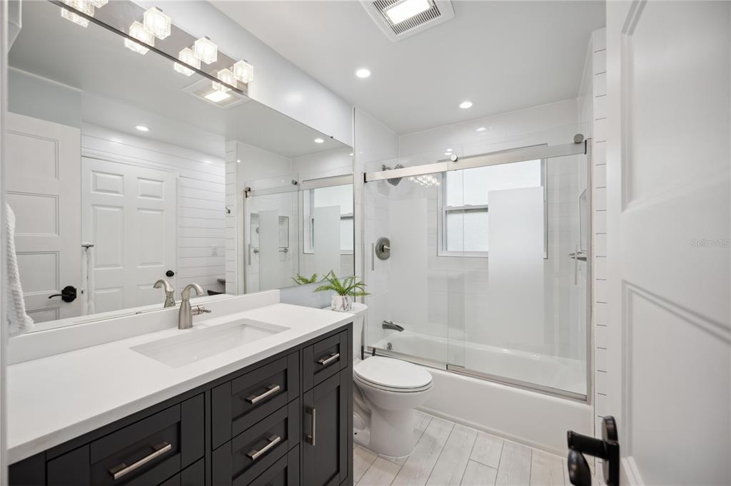 Sarasota, Florida, 34239, United States, 3 Bedrooms Bedrooms, ,2 BathroomsBathrooms,Residential,For Sale,1690637