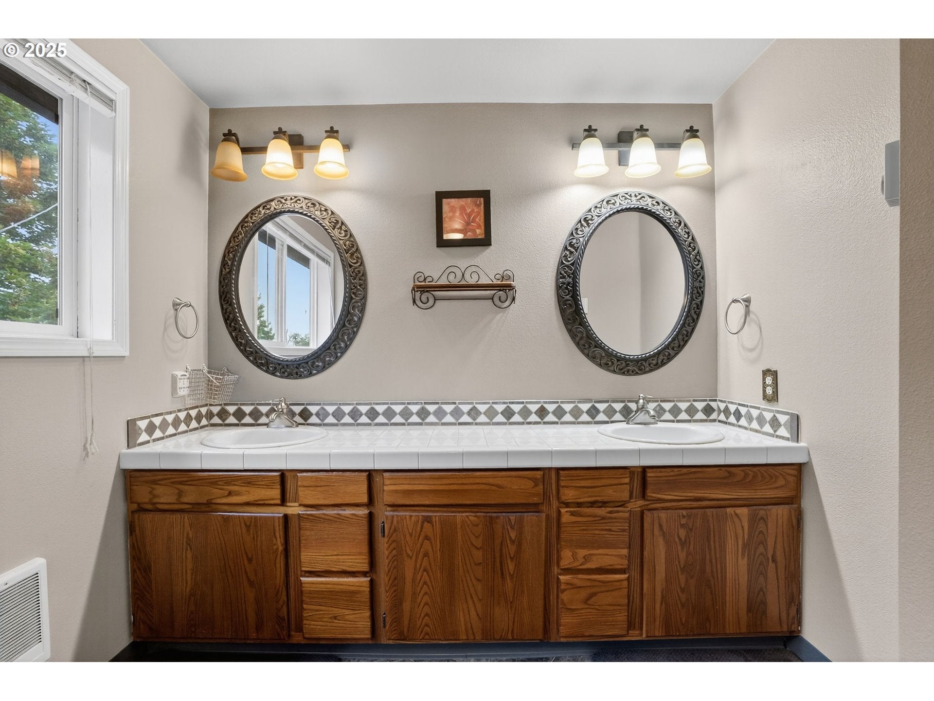 BattleGround, Washington, 98604, United States, 4 Bedrooms Bedrooms, ,4 BathroomsBathrooms,Residential,For Sale,1943198