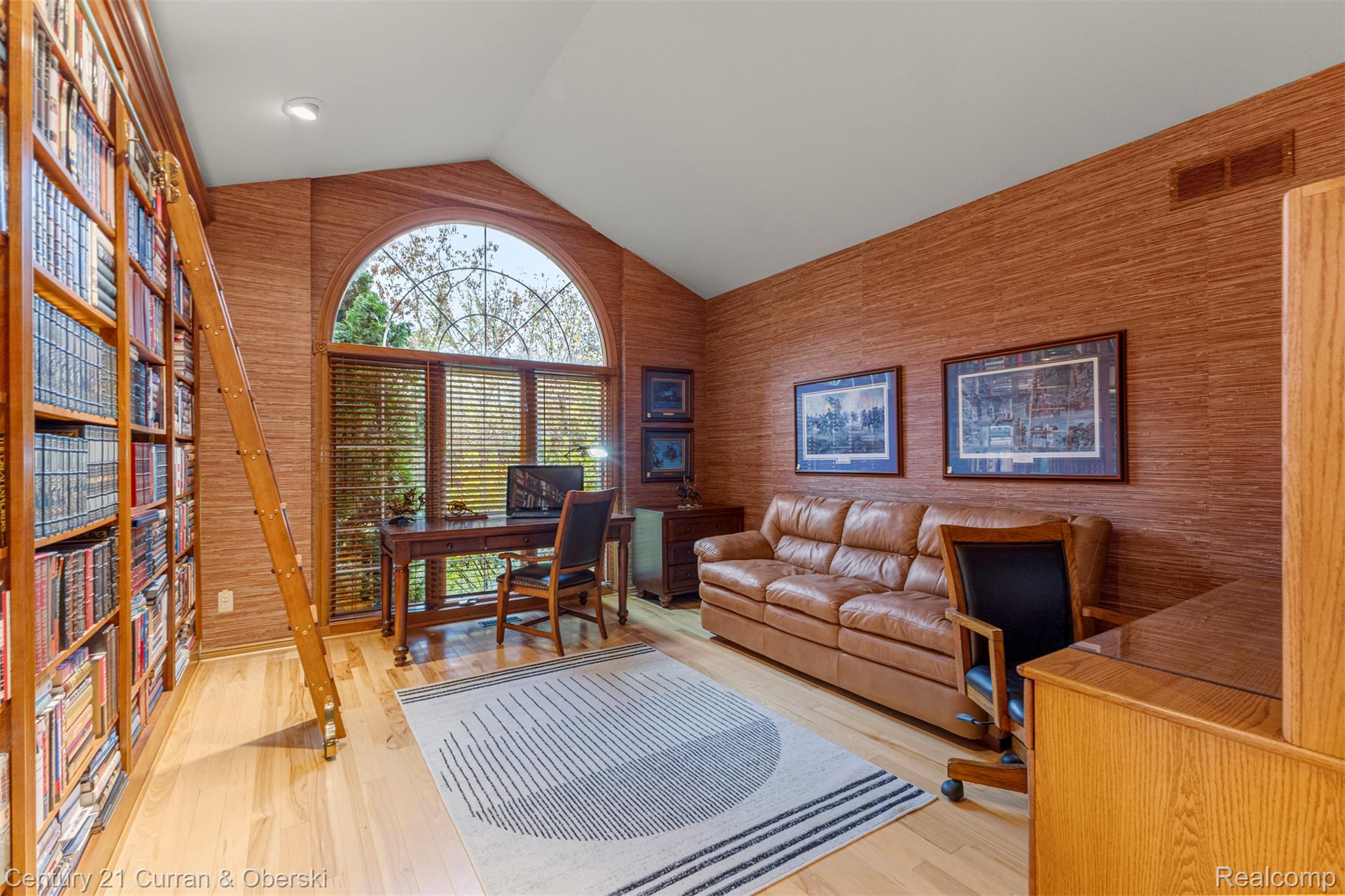 Shelby Charter Township, Michigan, 48316, United States, 2 Bedrooms Bedrooms, ,4 BathroomsBathrooms,Residential,For Sale,1977088