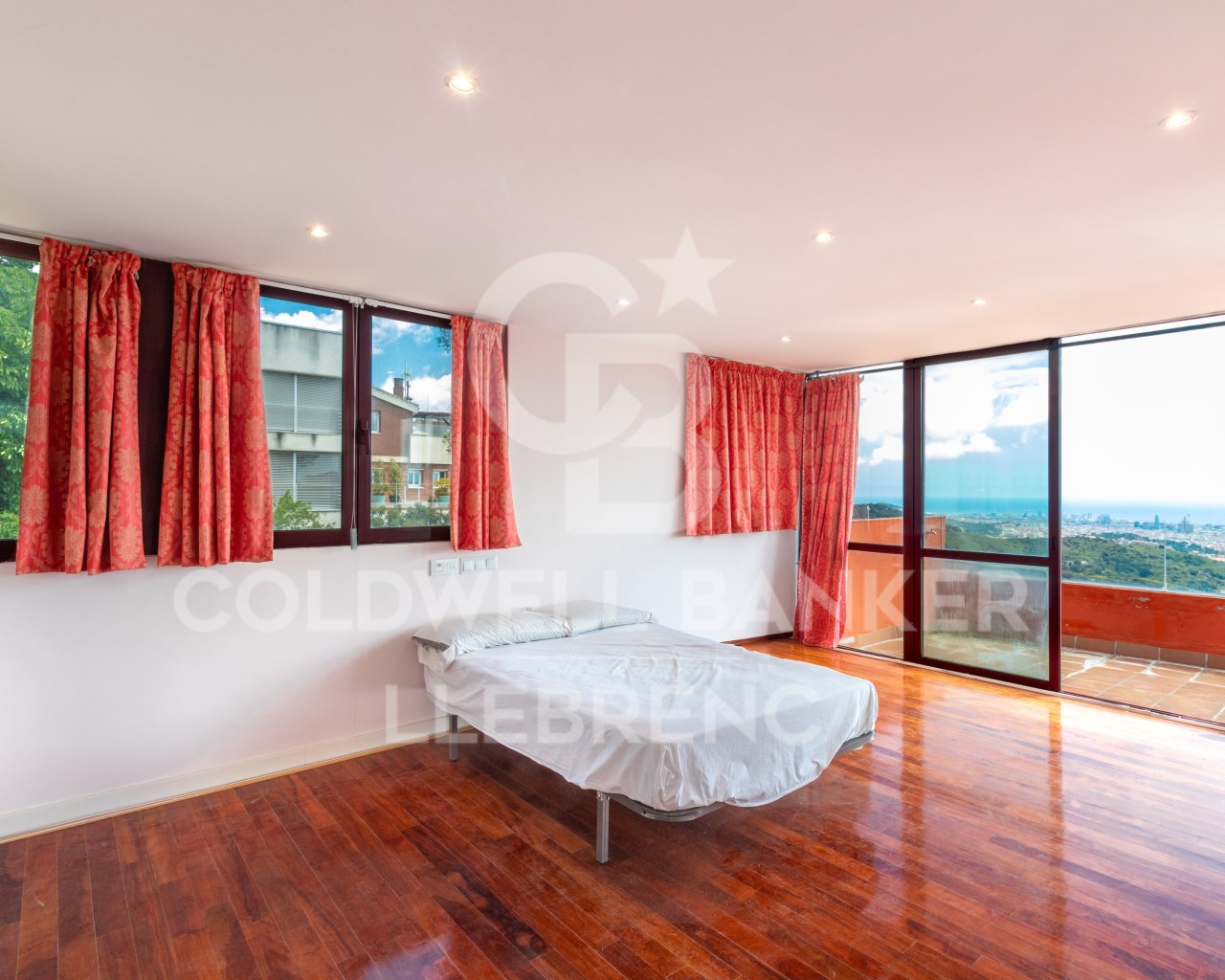 Barcelona, Catalonia, ES, 4 Bedrooms Bedrooms, ,3 BathroomsBathrooms,Residential,For Sale,1827300