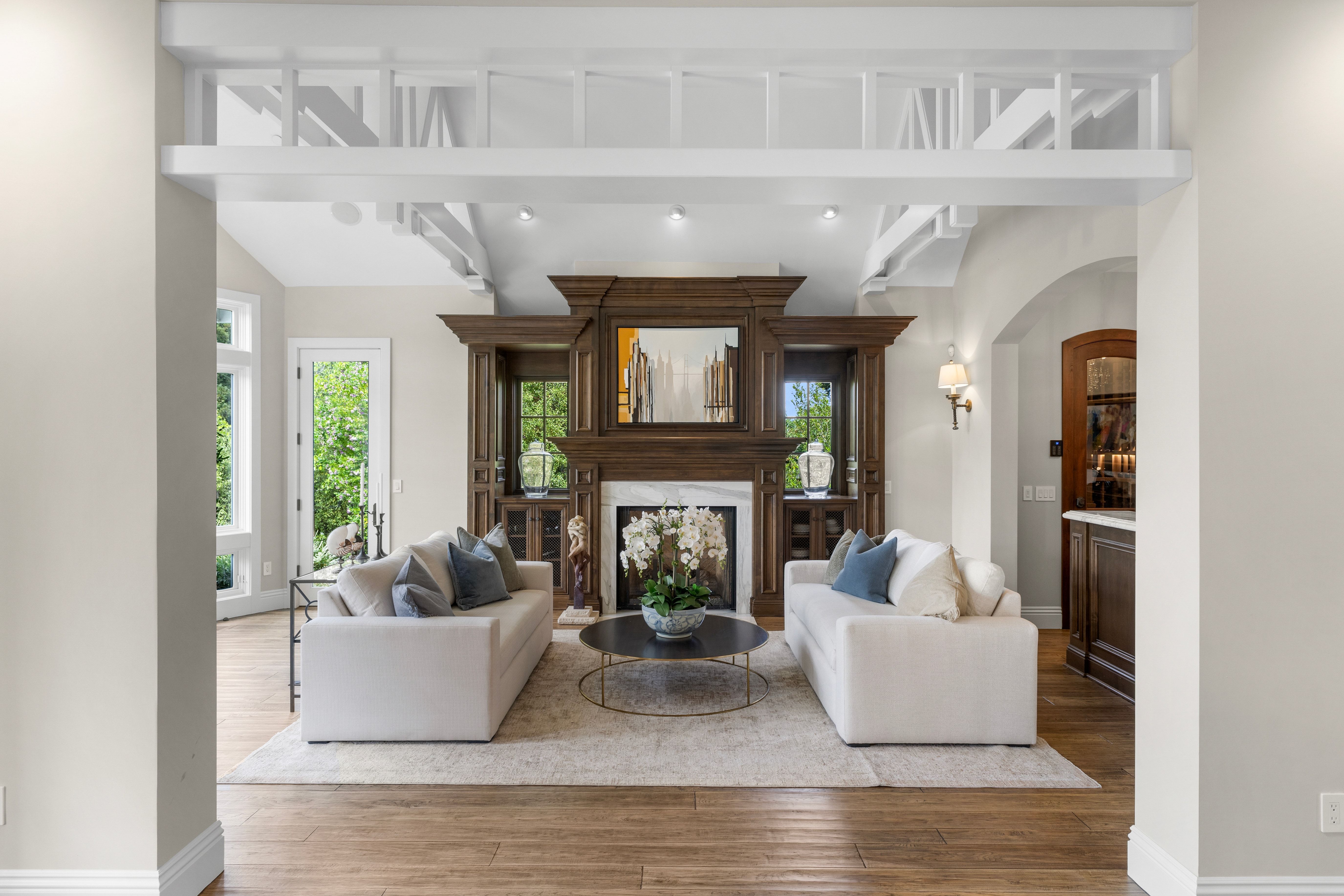  A Private One-Acre Compound Defined by Craftsmanship, Scale and Resort Living - 物件實景