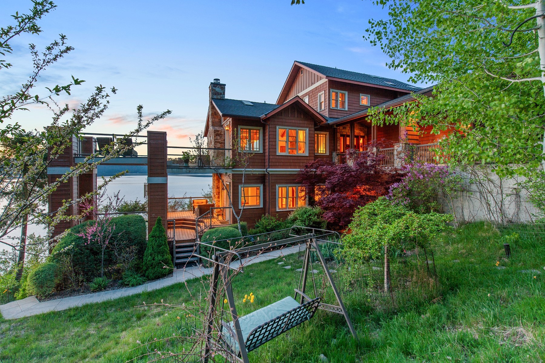  Spectacular Waterfront Custom Craftsman - 物件實景