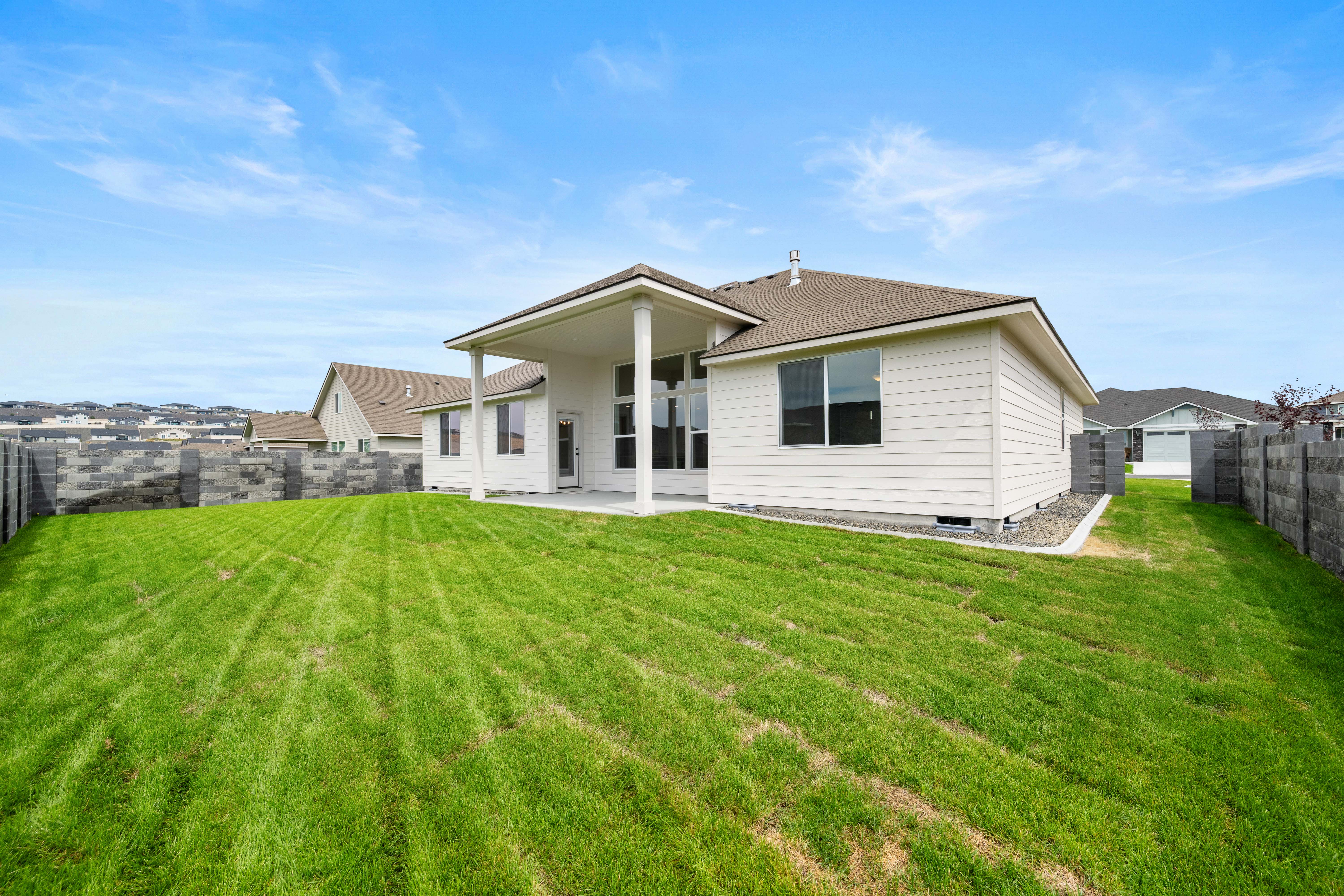  Incredible Floor Plan, Corner Lot & Fully Fenced - 物件實景