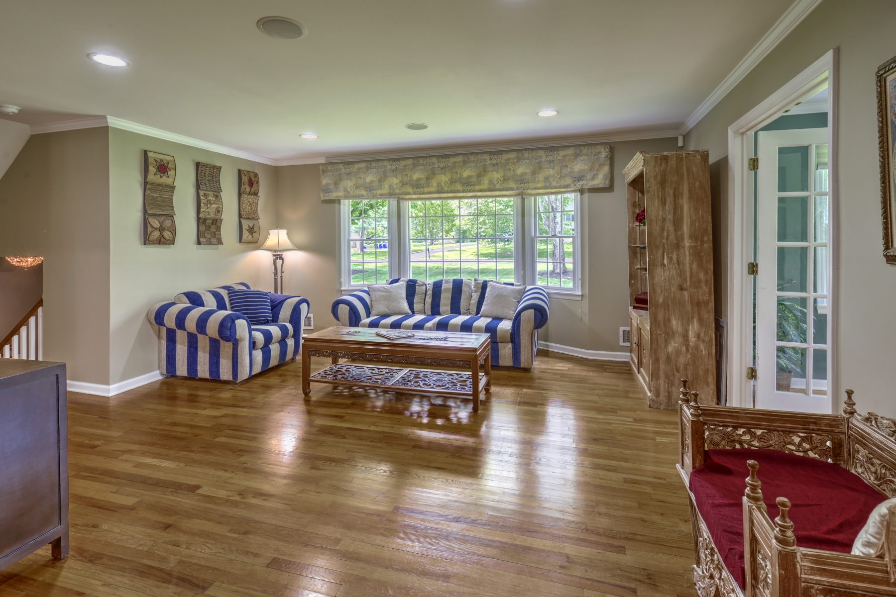  Expanded and Beautifully Maintained Custom Split Level Home - 物件實景