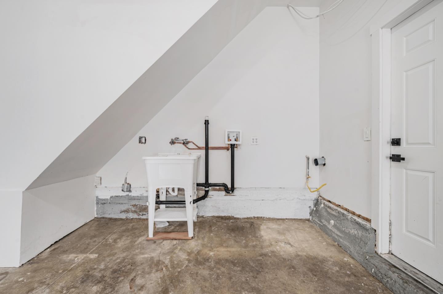 SOUTH SAN FRANCISCO, California, 94080, United States, 4 Bedrooms Bedrooms, ,3 BathroomsBathrooms,Residential,For Sale,1951079