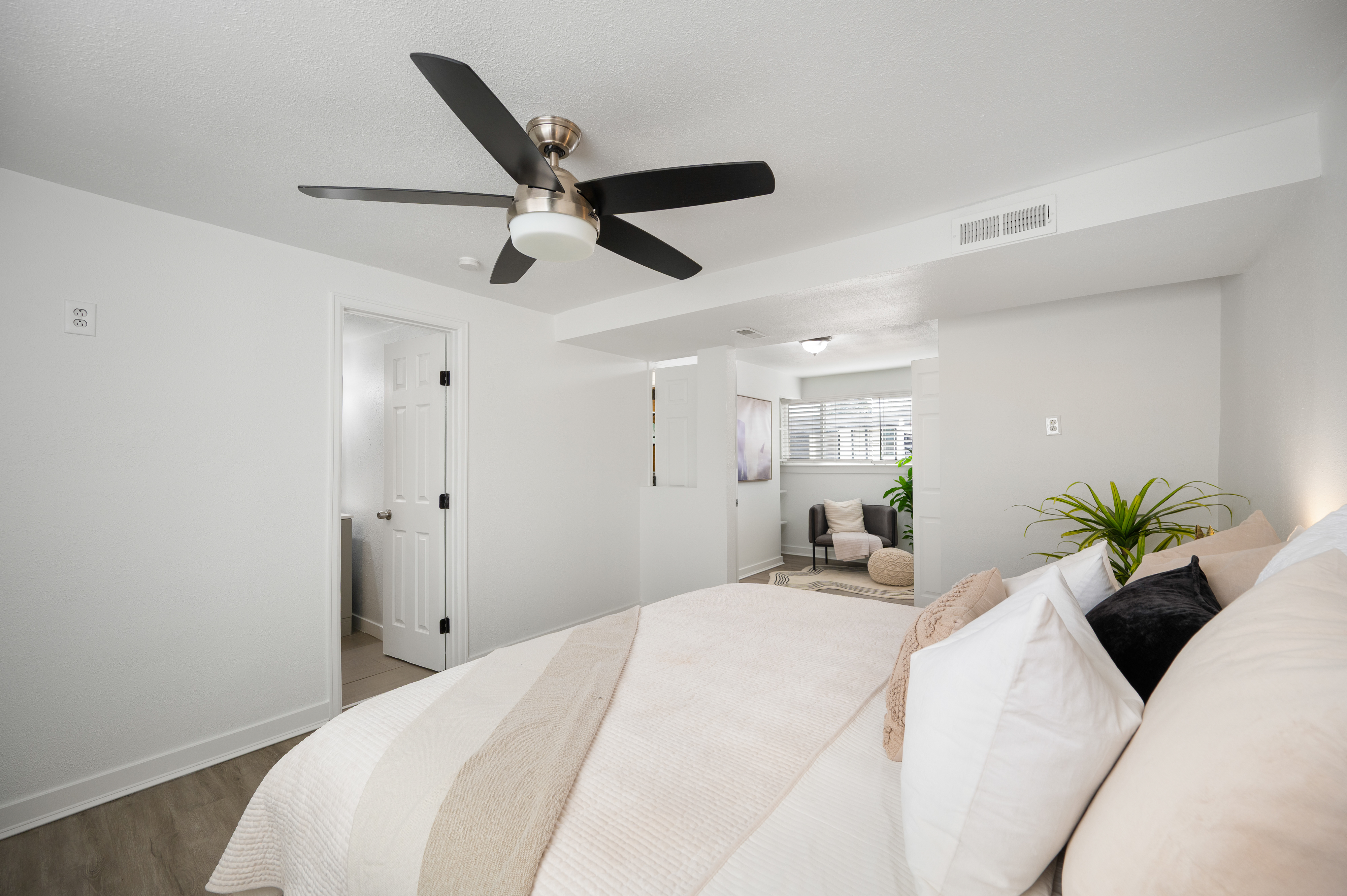  Beautifully Updated Tri-Level Home in Montbello - 物件實景