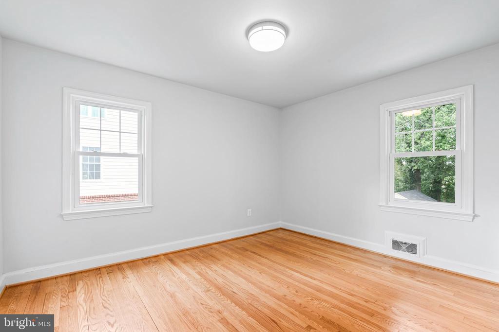 Falls Church, Virginia, 22043, United States, 5 Bedrooms Bedrooms, ,3 BathroomsBathrooms,Residential,For Sale,1977846