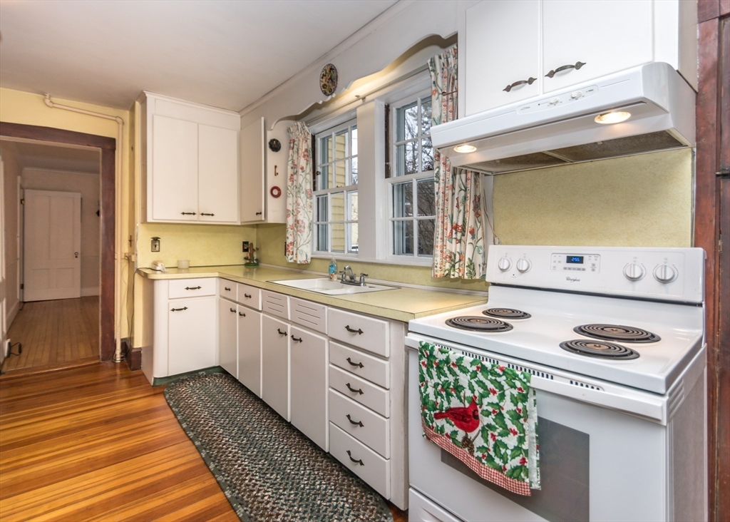 Waltham, Massachusetts, 02451, United States, 5 Bedrooms Bedrooms, ,3 BathroomsBathrooms,Residential,For Sale,1708573