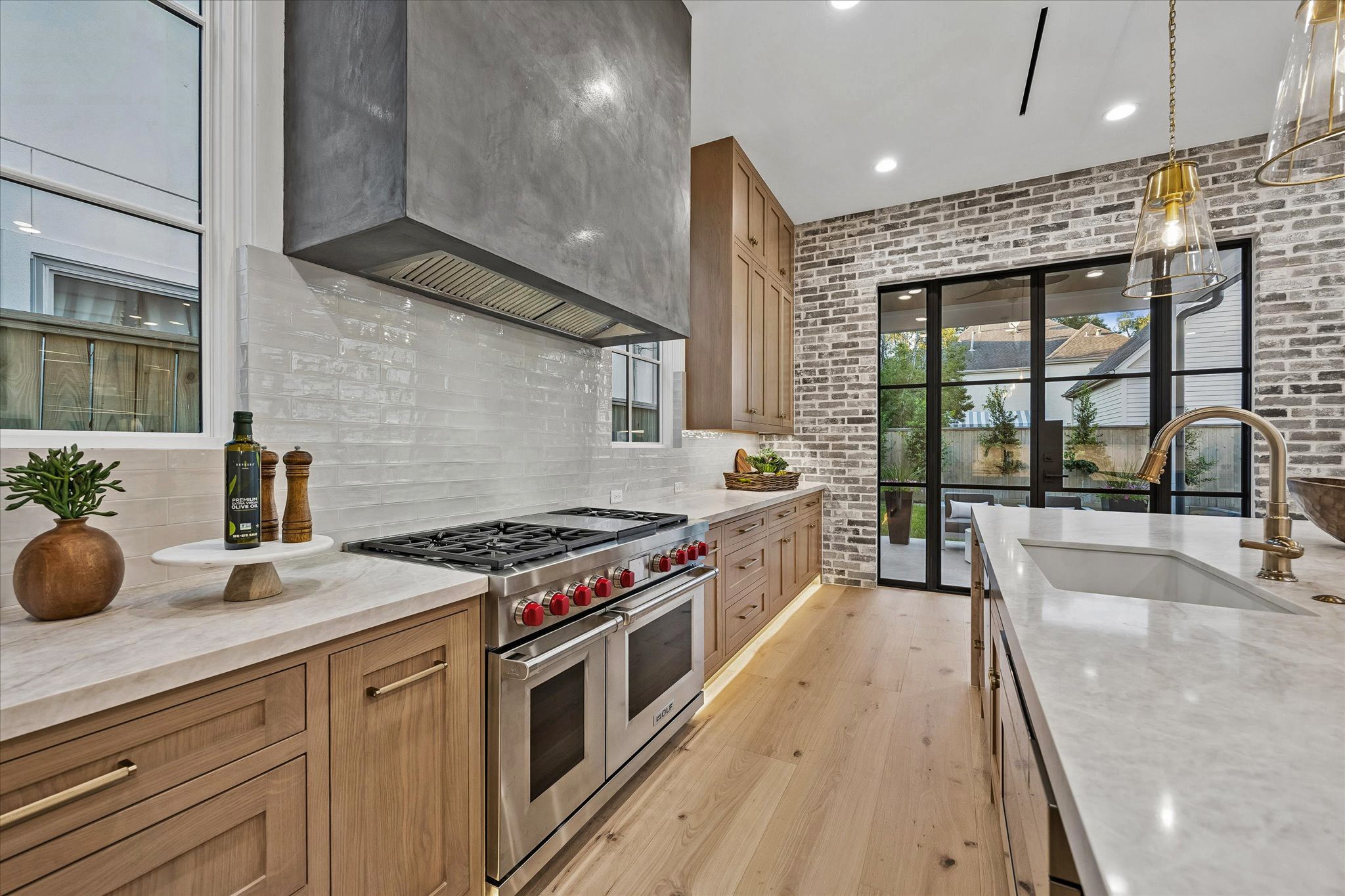  4230 Riley Street - 物件實景