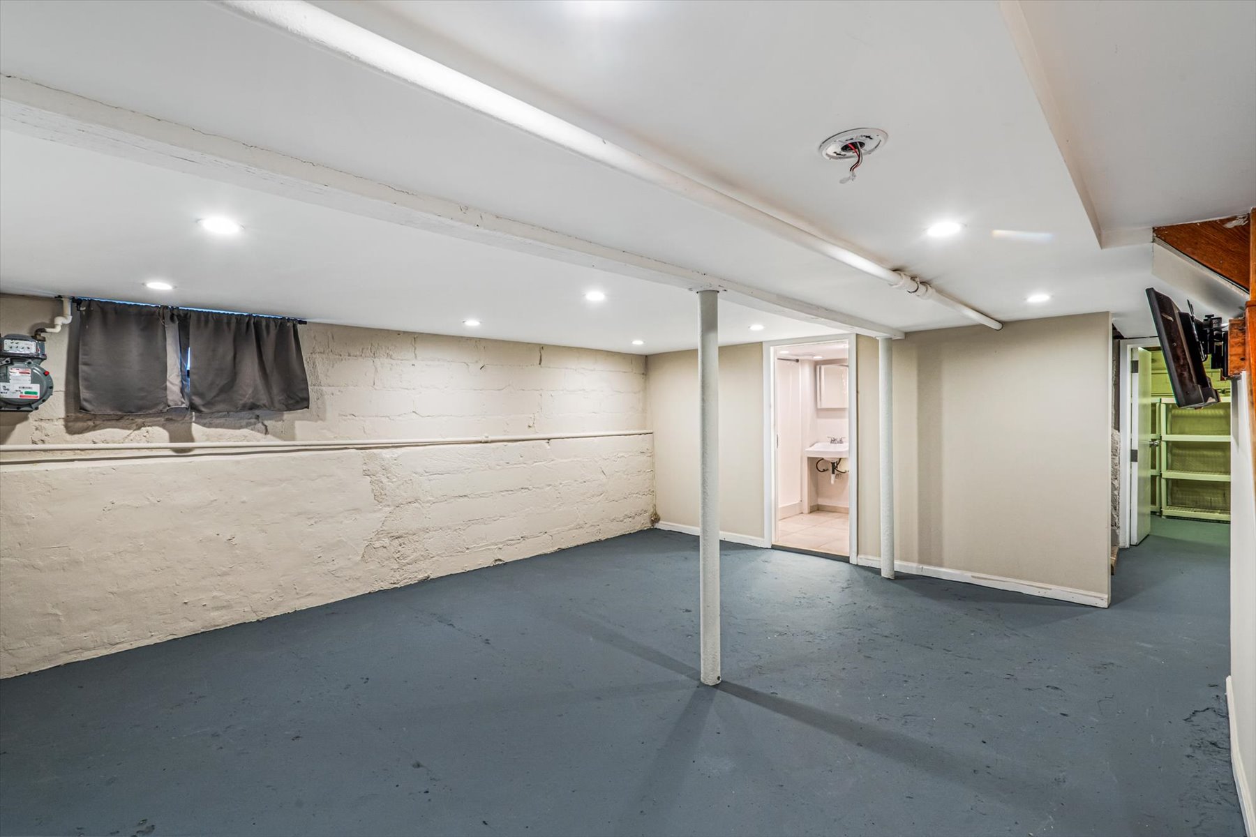  90-43 70th Drive, Forest Hills, NY, 11375 - 物件實景
