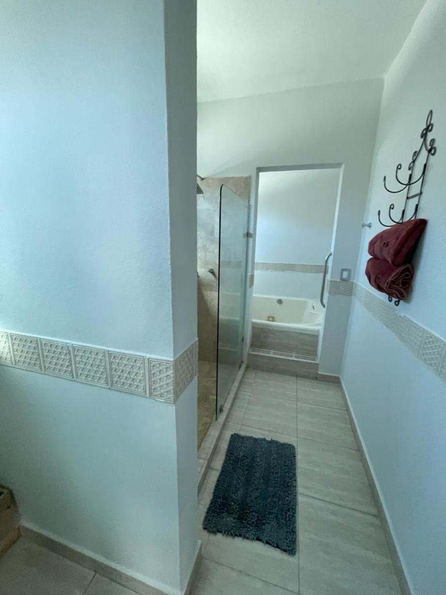 Avellanos, Corregidora, Querétaro, 76904, Mexico, 5 Bedrooms Bedrooms, ,5 BathroomsBathrooms,Residential,For Sale,Avellanos,1620324