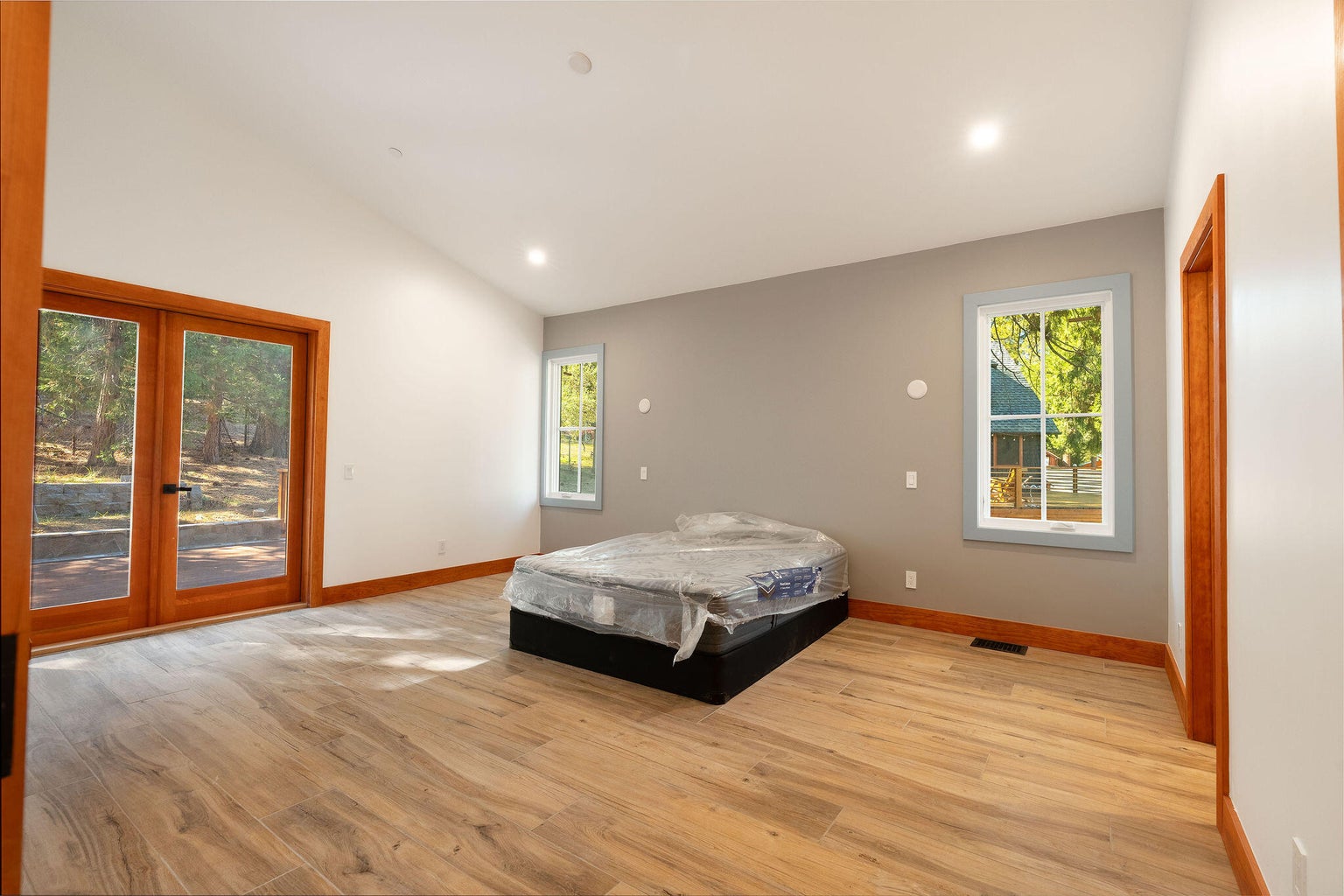 Idyllwild, California, 92549, United States, 3 Bedrooms Bedrooms, ,2 BathroomsBathrooms,Residential,For Sale,1974453