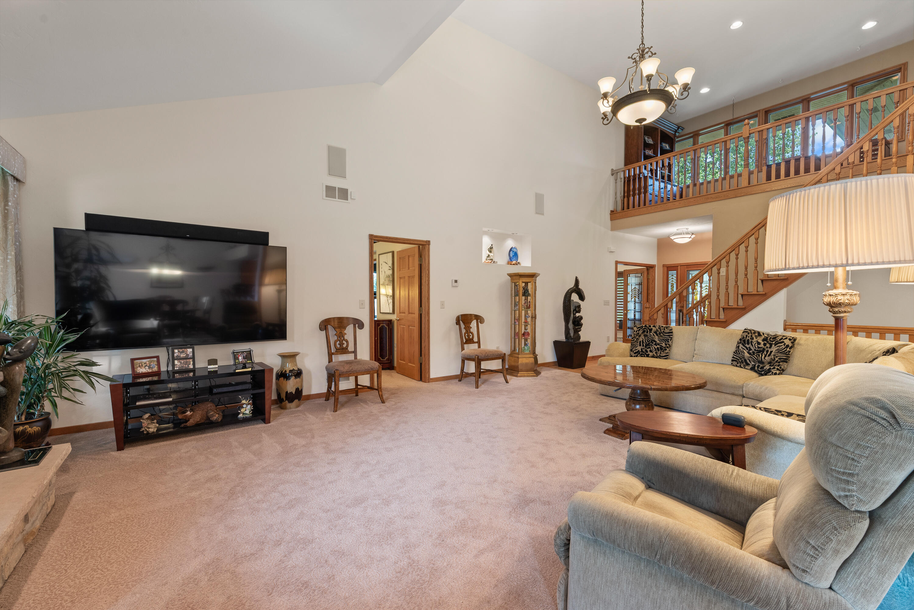Hartland, Wisconsin, 53029, United States, 4 Bedrooms Bedrooms, ,5 BathroomsBathrooms,Residential,For Sale,1907697