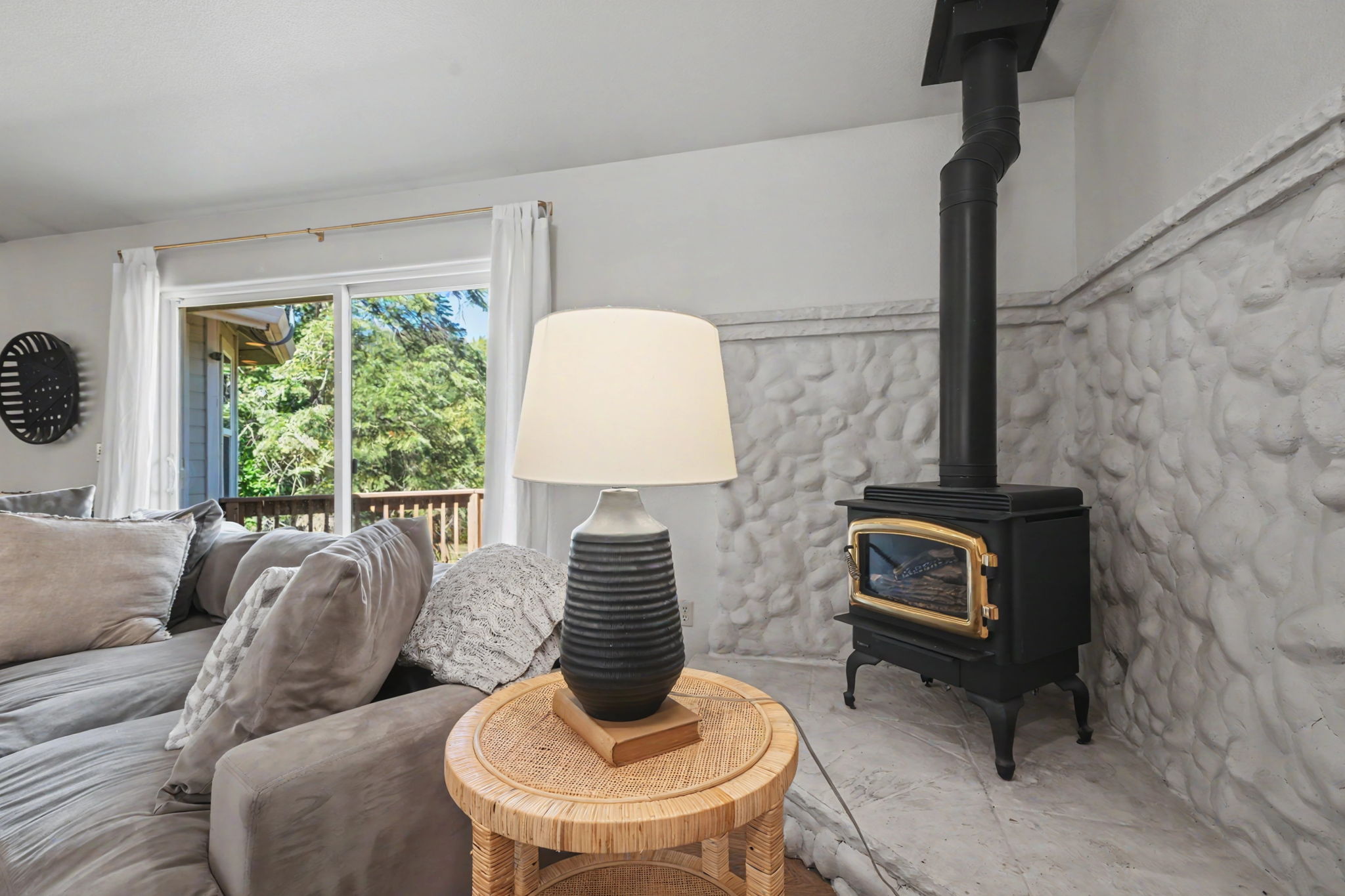  Quiet Cul-de-Sac Living with Views, Modern Updates - 物件實景