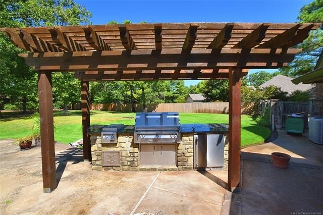 Tahlequah, Oklahoma, 74464, United States, 4 Bedrooms Bedrooms, ,4 BathroomsBathrooms,Residential,For Sale,1975818