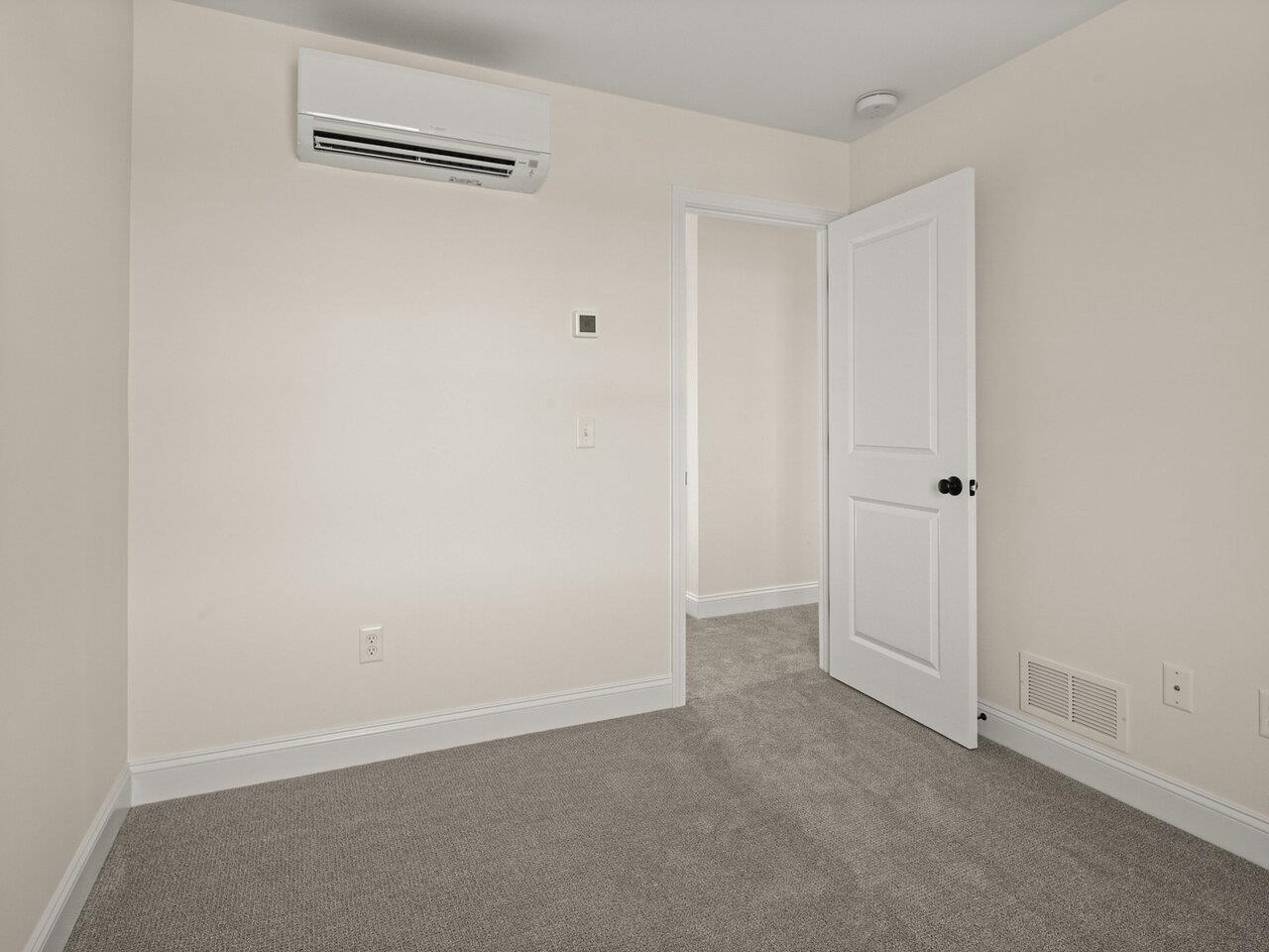 South Burlington, Vermont, 05403, United States, 3 Bedrooms Bedrooms, ,2 BathroomsBathrooms,Residential,For Sale,1939047