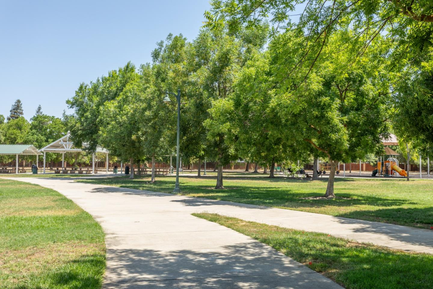 Clovis, California, 93611, United States, 4 Bedrooms Bedrooms, ,2 BathroomsBathrooms,Residential,For Sale,1907507