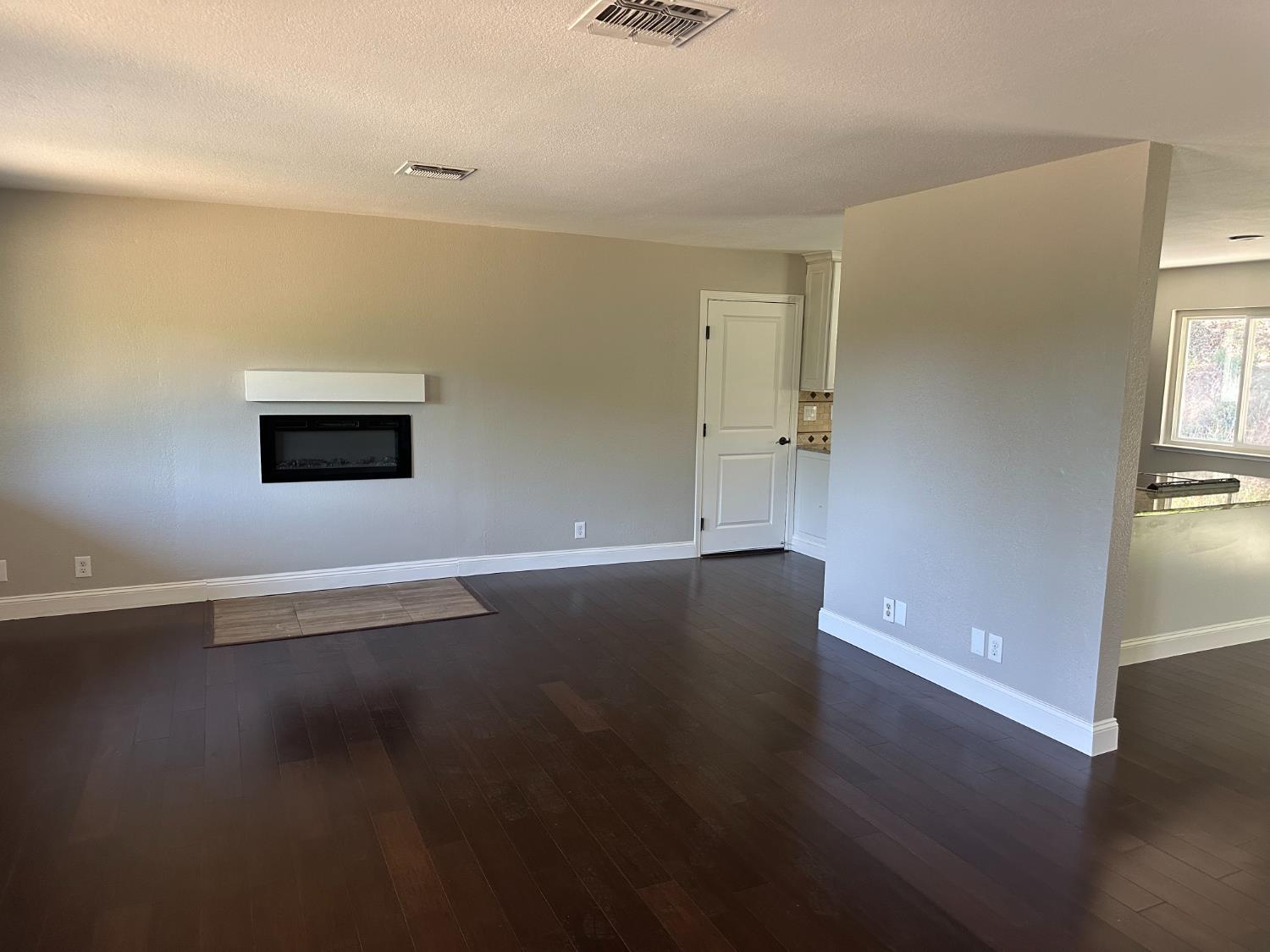 Shingle Springs, California, 95682, United States, 3 Bedrooms Bedrooms, ,2 BathroomsBathrooms,Residential,For Sale,1882228