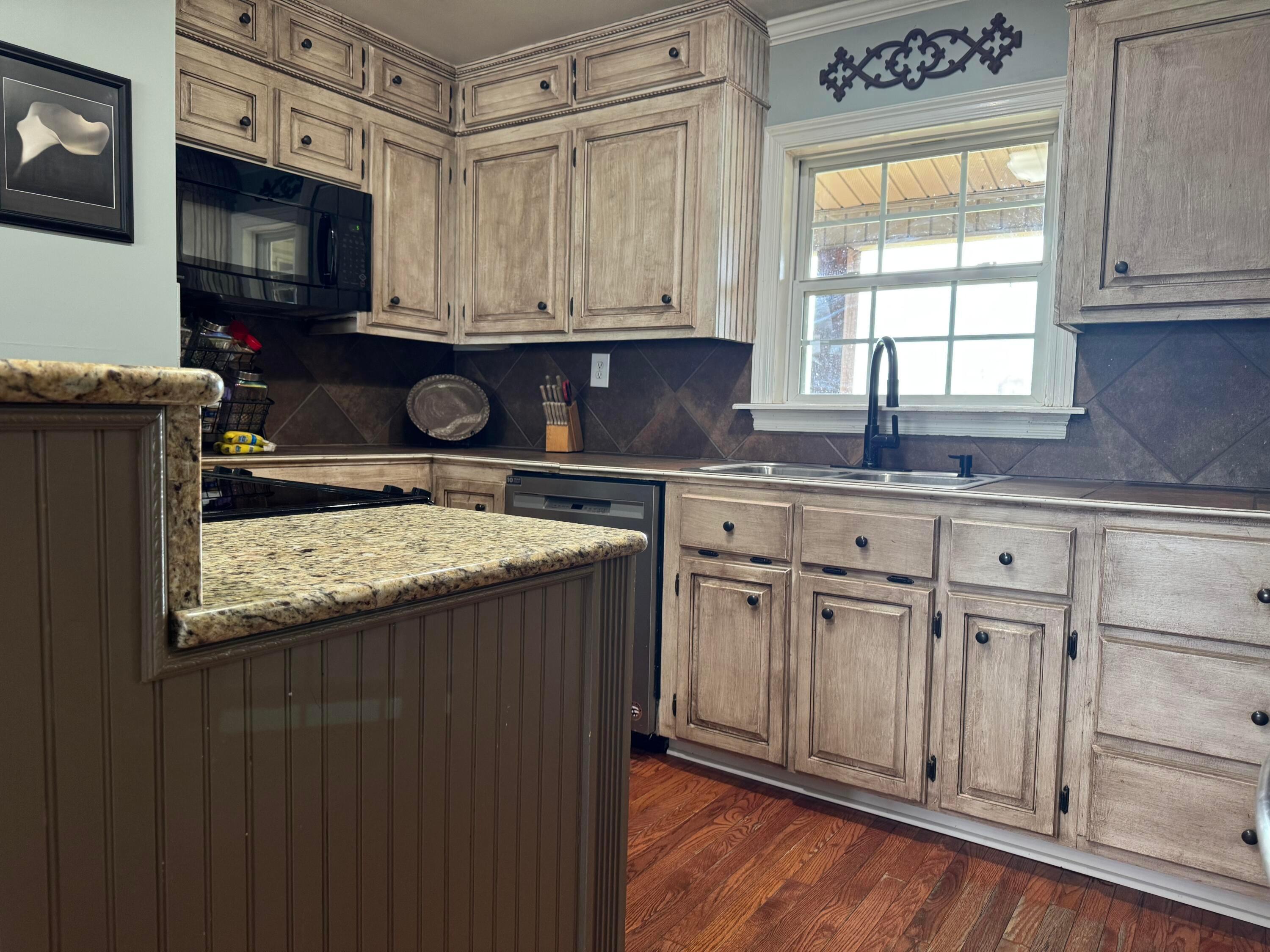 Guntown, Mississippi, 38849, United States, 4 Bedrooms Bedrooms, ,3 BathroomsBathrooms,Residential,For Sale,1947113
