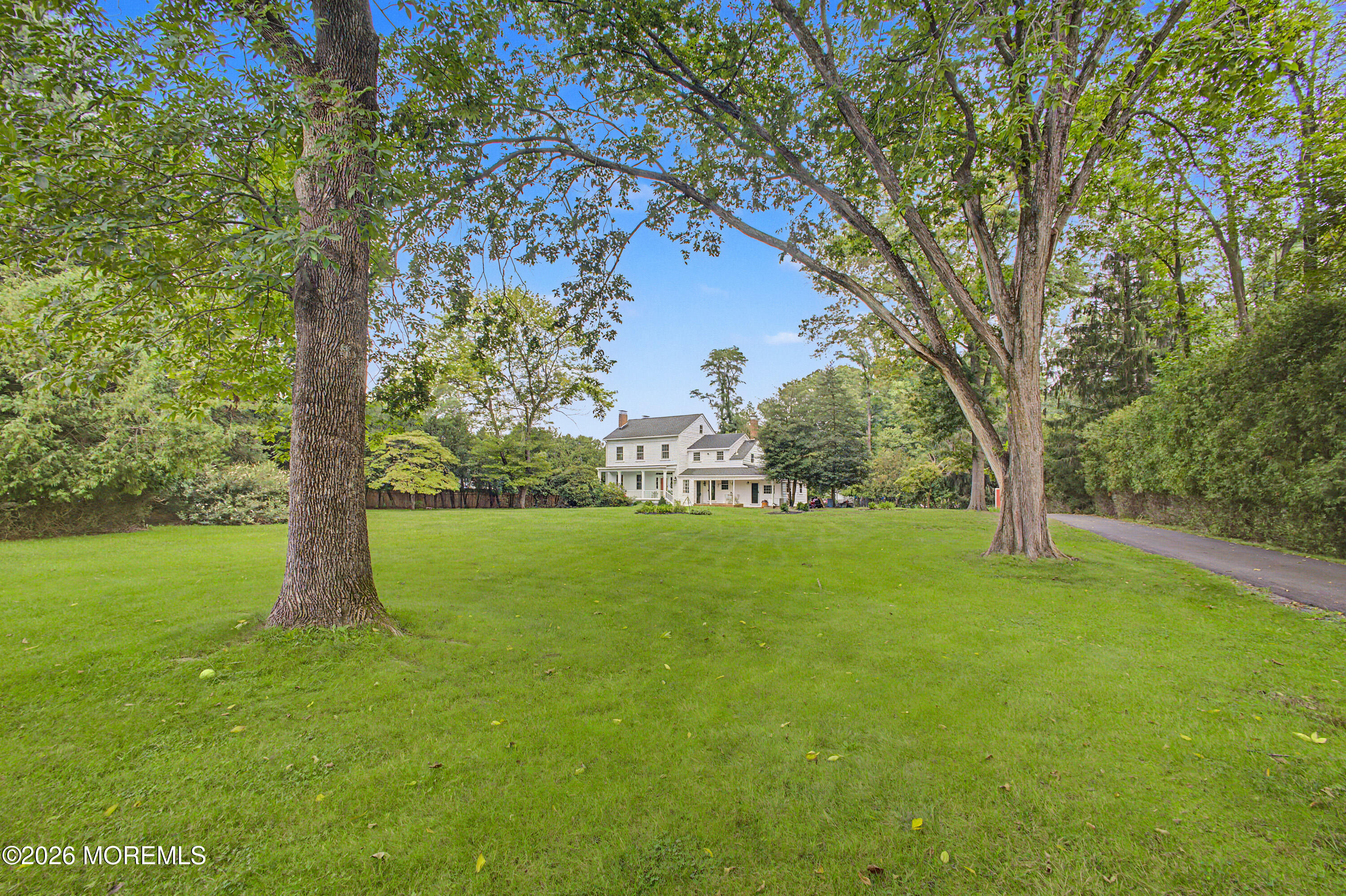 62 Swartzel Dr, Middletown, NJ 07748