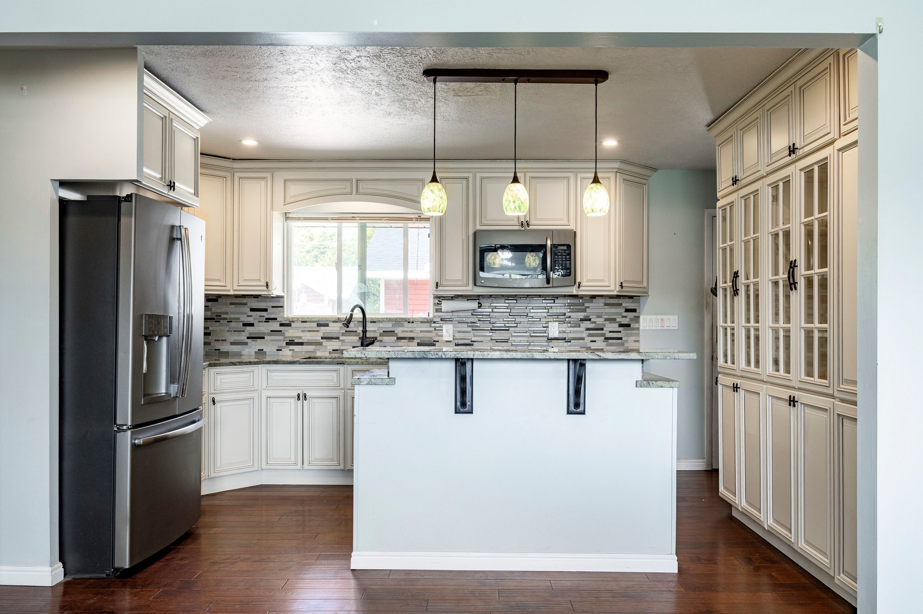  Charming Home with Detached Garage - 物件實景