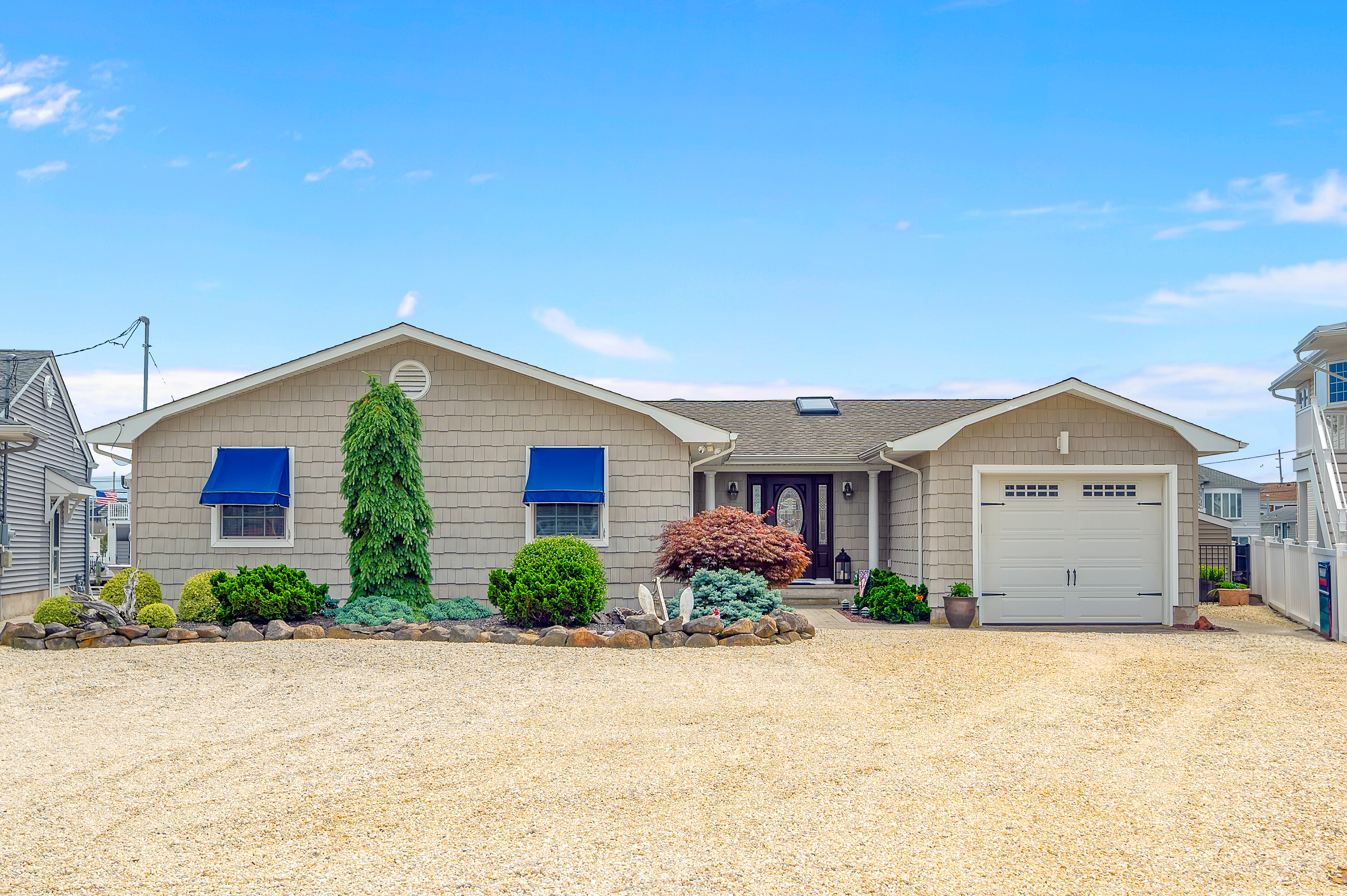  Spacious Waterfront Ranch With In-Ground Pool - 物件實景