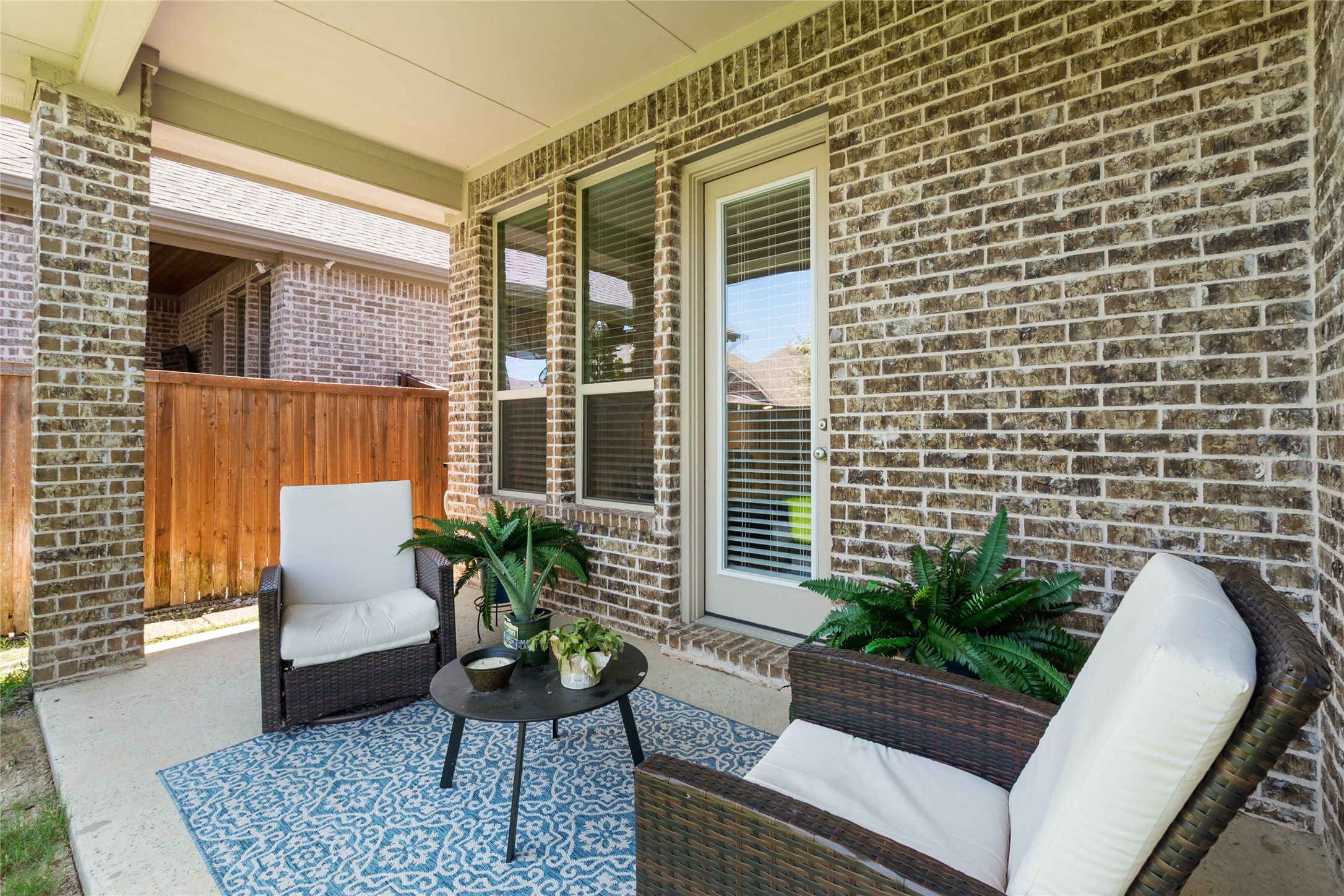 Carrollton, Texas, 75010, United States, 3 Bedrooms Bedrooms, ,2 BathroomsBathrooms,Residential,For Sale,1901690