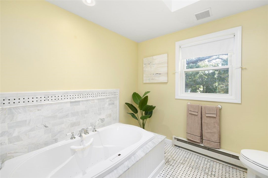 South Kingstown, Rhode Island, 02879, United States, 3 Bedrooms Bedrooms, ,2 BathroomsBathrooms,Residential,For Sale,1987683