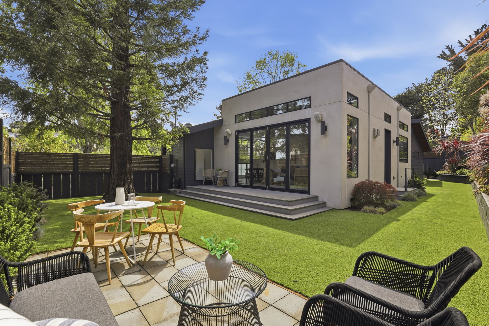  Modern Indoor-Outdoor Living Meets Unbeatable Walkability in Strawberry - 物件實景