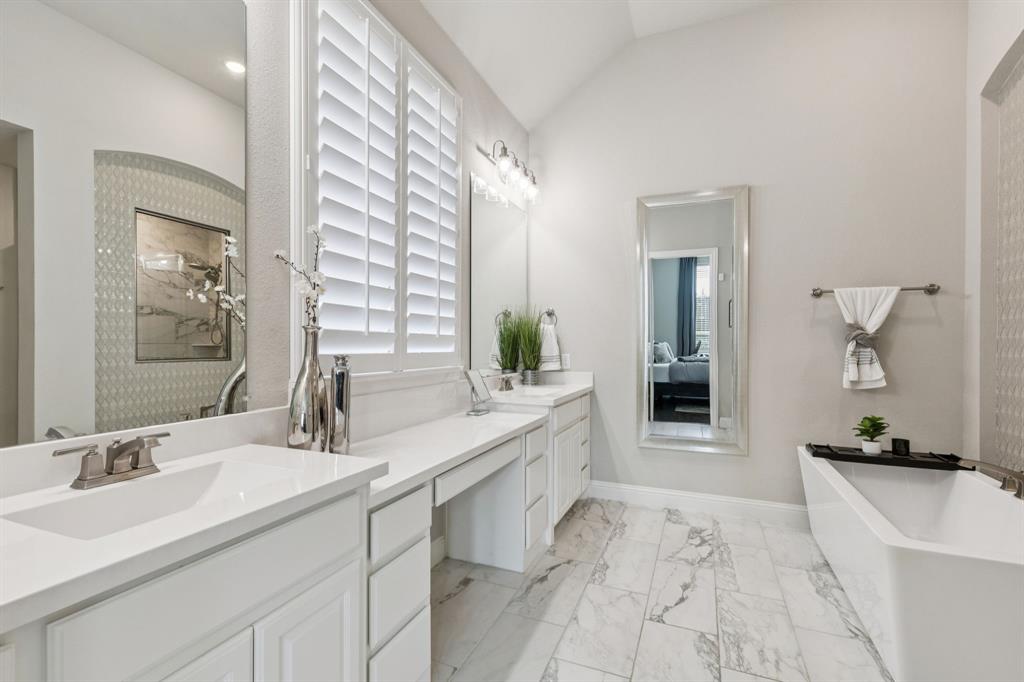 Fort Worth, Texas, 76052, United States, 4 Bedrooms Bedrooms, ,4 BathroomsBathrooms,Residential,For Sale,1960581