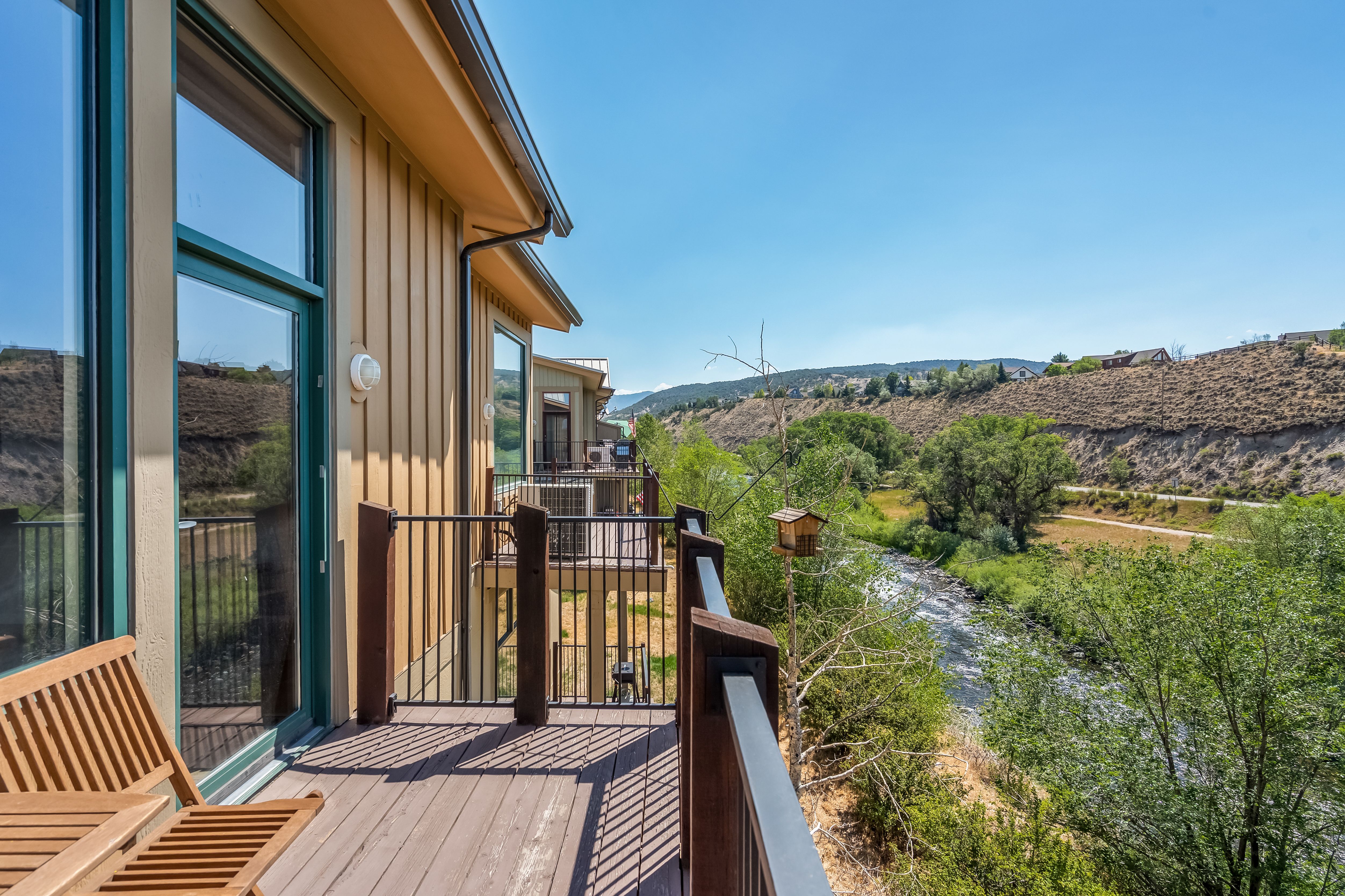  Riverfront Living on the Banks of the Eagle River - 物件實景