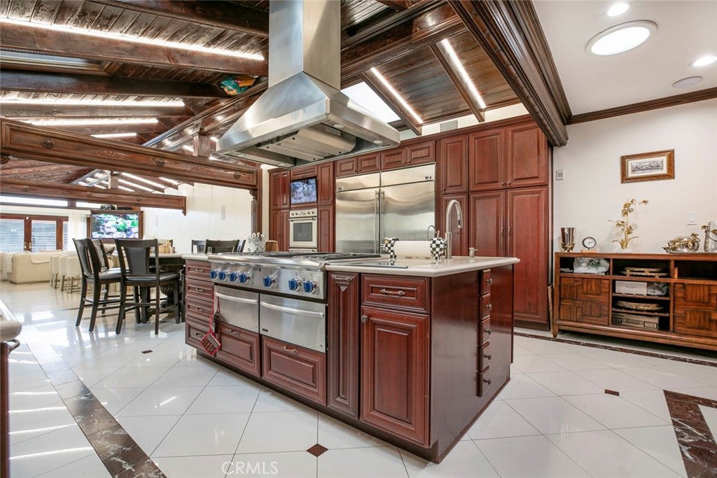 Glendale, California, 91201, United States, 4 Bedrooms Bedrooms, ,5 BathroomsBathrooms,Residential,For Sale,1969452