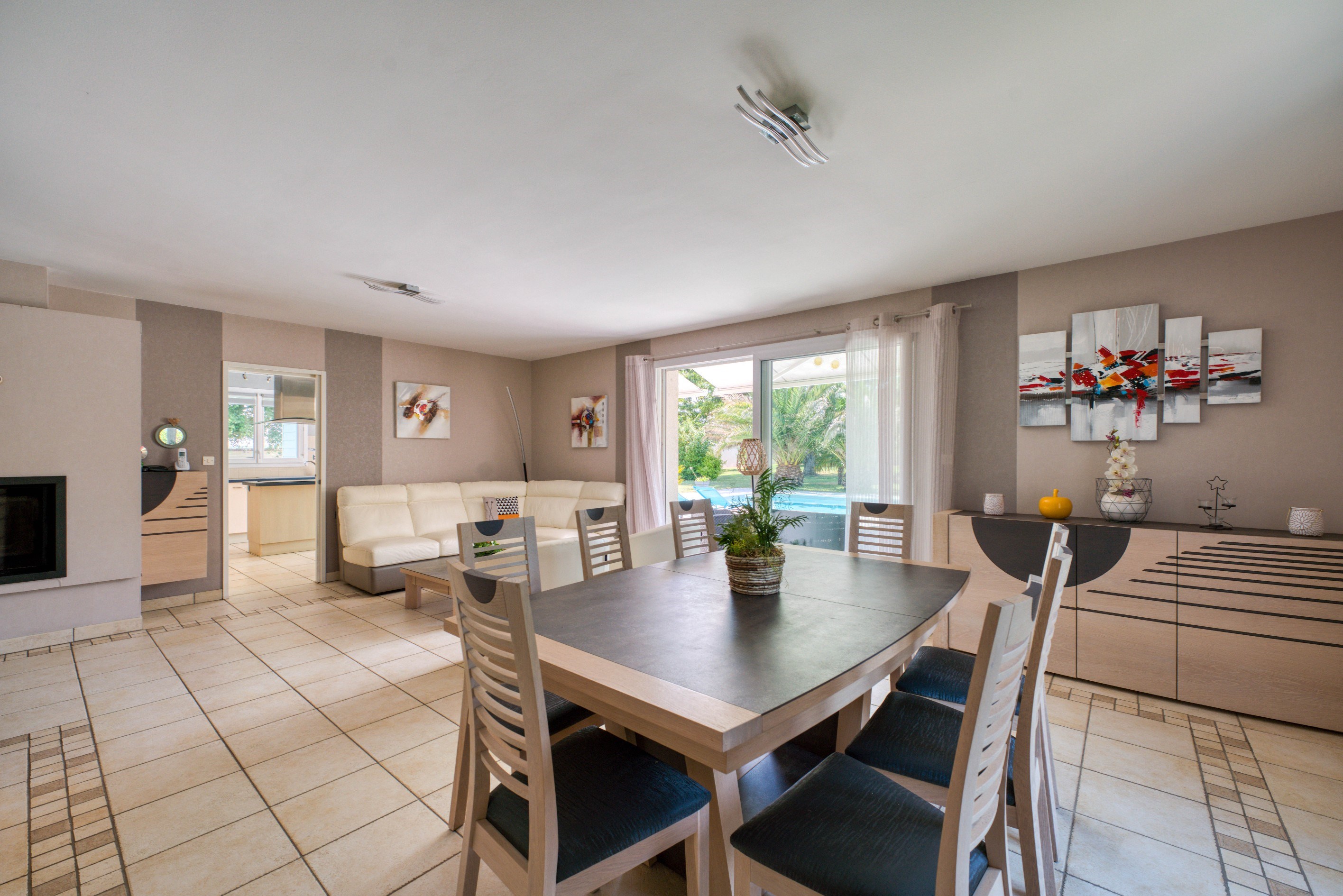  Spacious Family Home with Pool, Large Private Grounds and Independent Guest Cot… - 物件實景